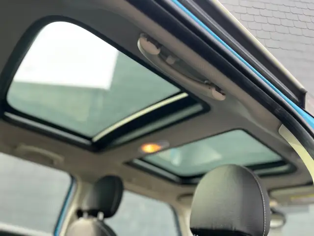 Mini Hatch view 12