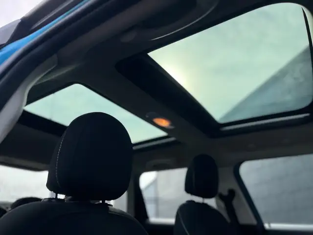 Mini Hatch view 10