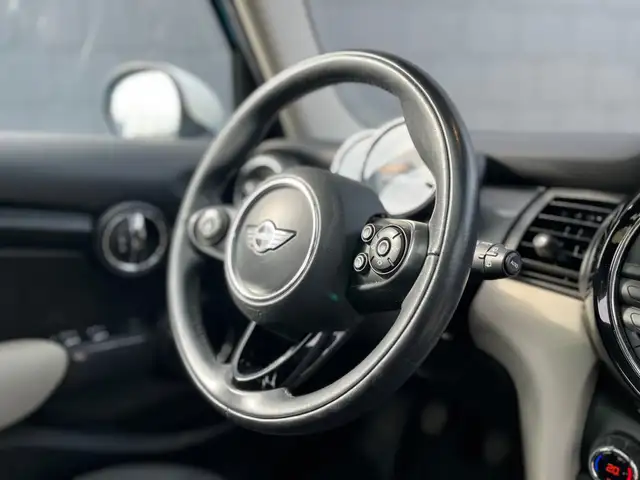 Mini Hatch view 5