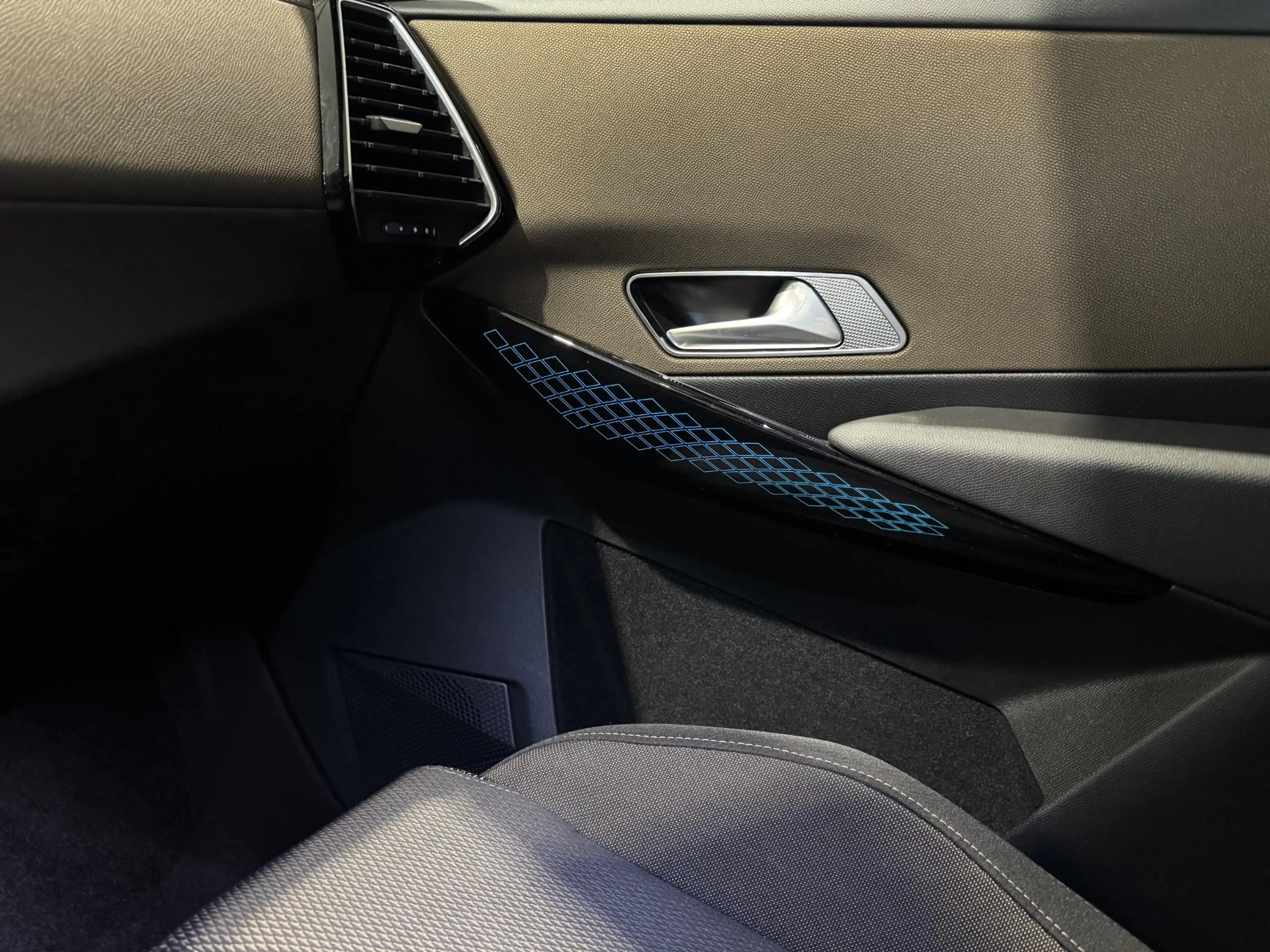 DS Automobiles DS 7 Crossback E-Tense Bastille+ | navi | climate-control | — photo 17