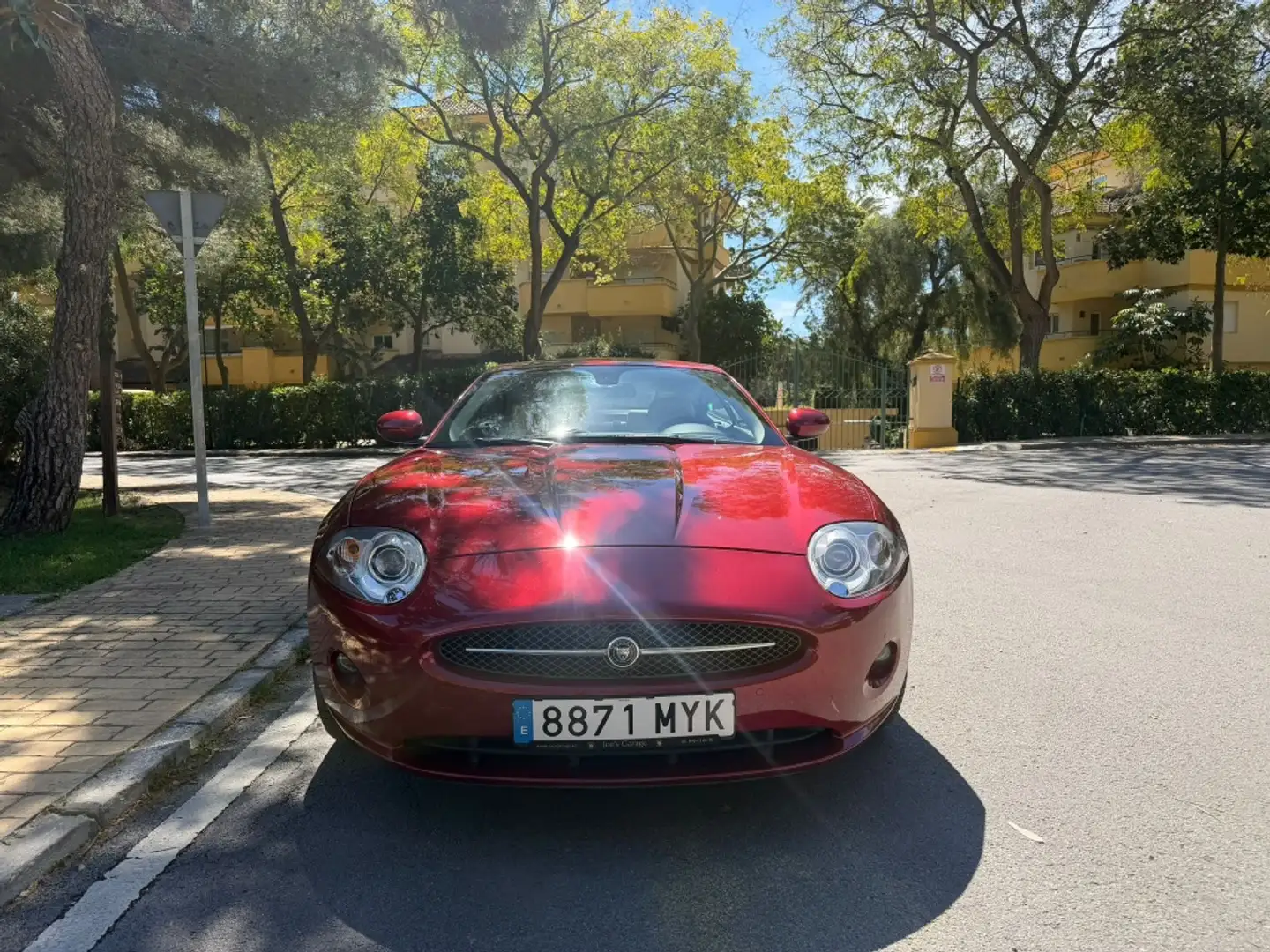 Jaguar XK Coupé 4.2L V8 Aut. Burdeos - 2