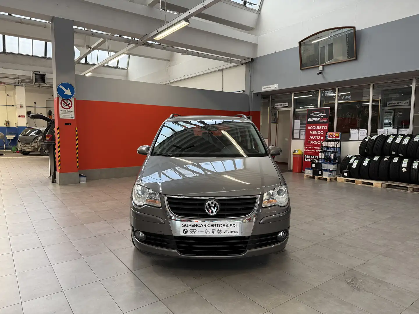 Volkswagen Touran 1.9 tdi SPORTLINE dsg 7 posti Silver - 2