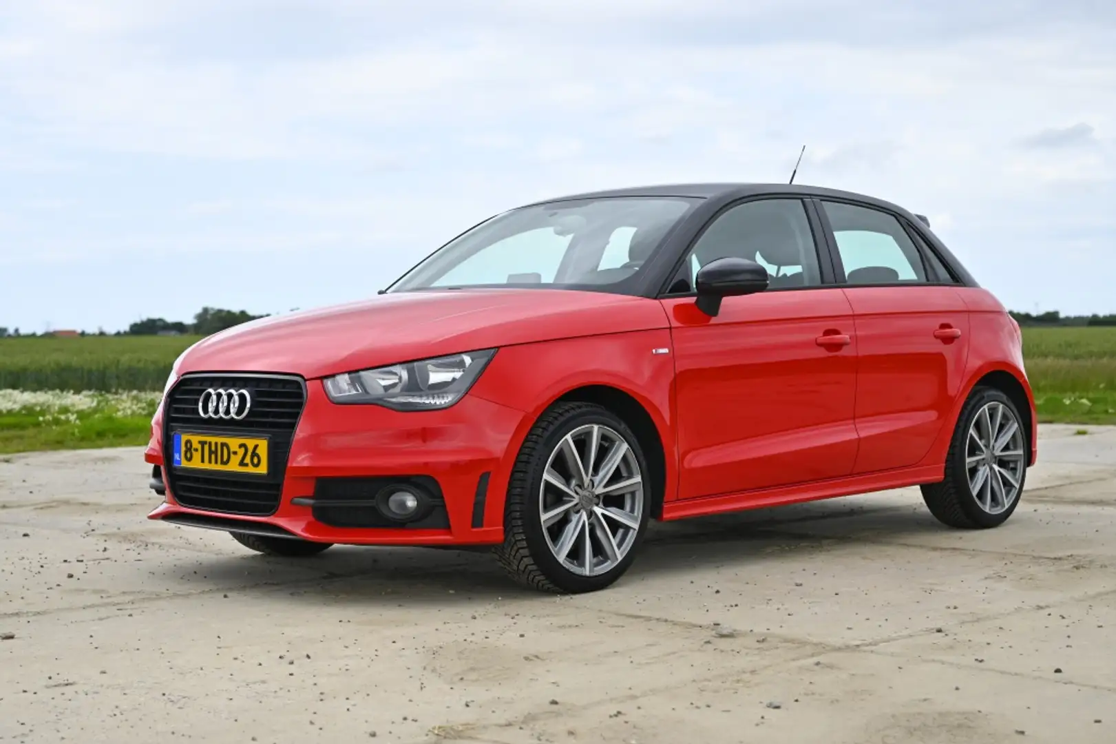 Audi A1 Sportback 1.2 TFSI Admired Rouge - 1