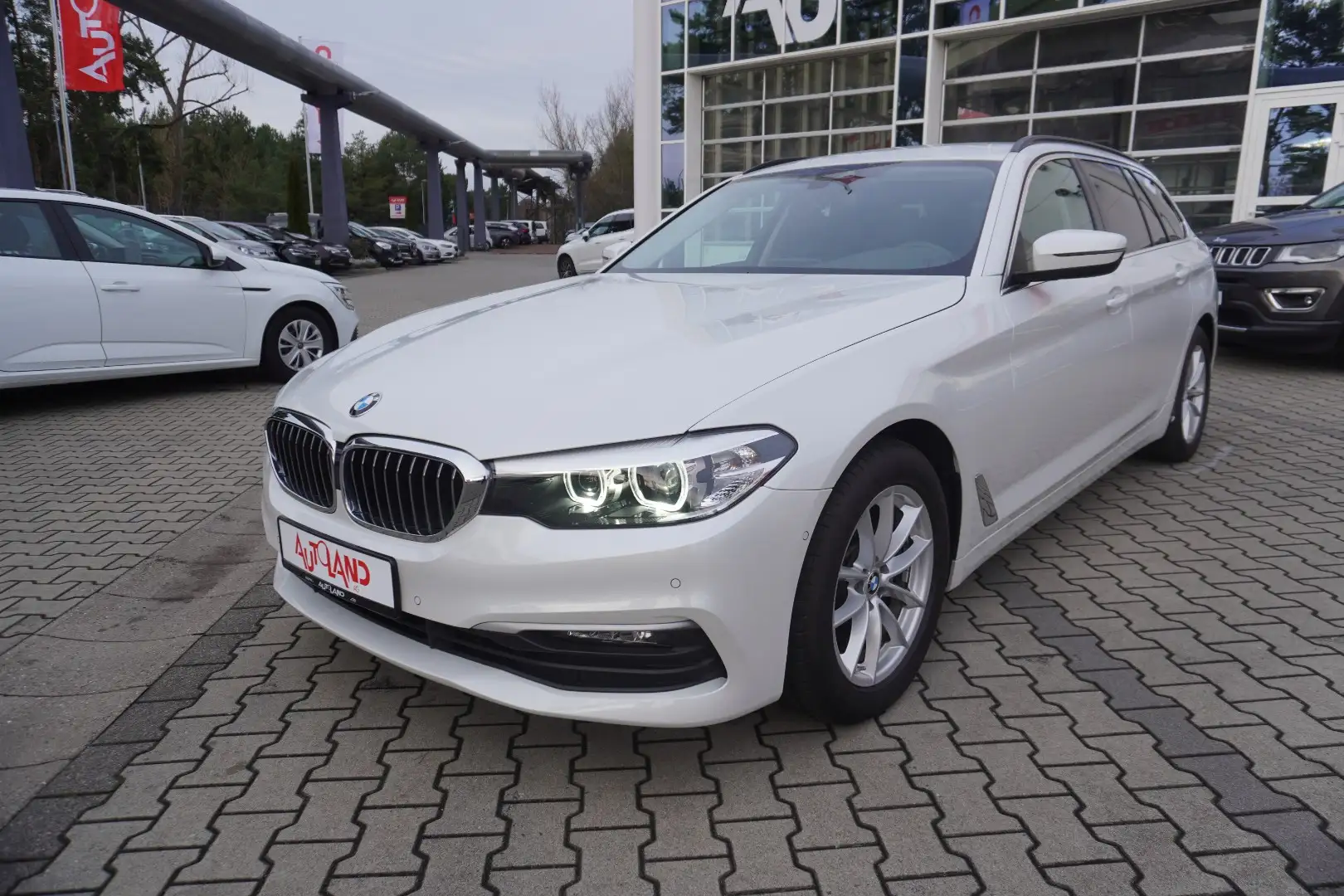 BMW 520 520d Touring Aut. LED Navi Tempomat Sitzheizung Blanc - 2