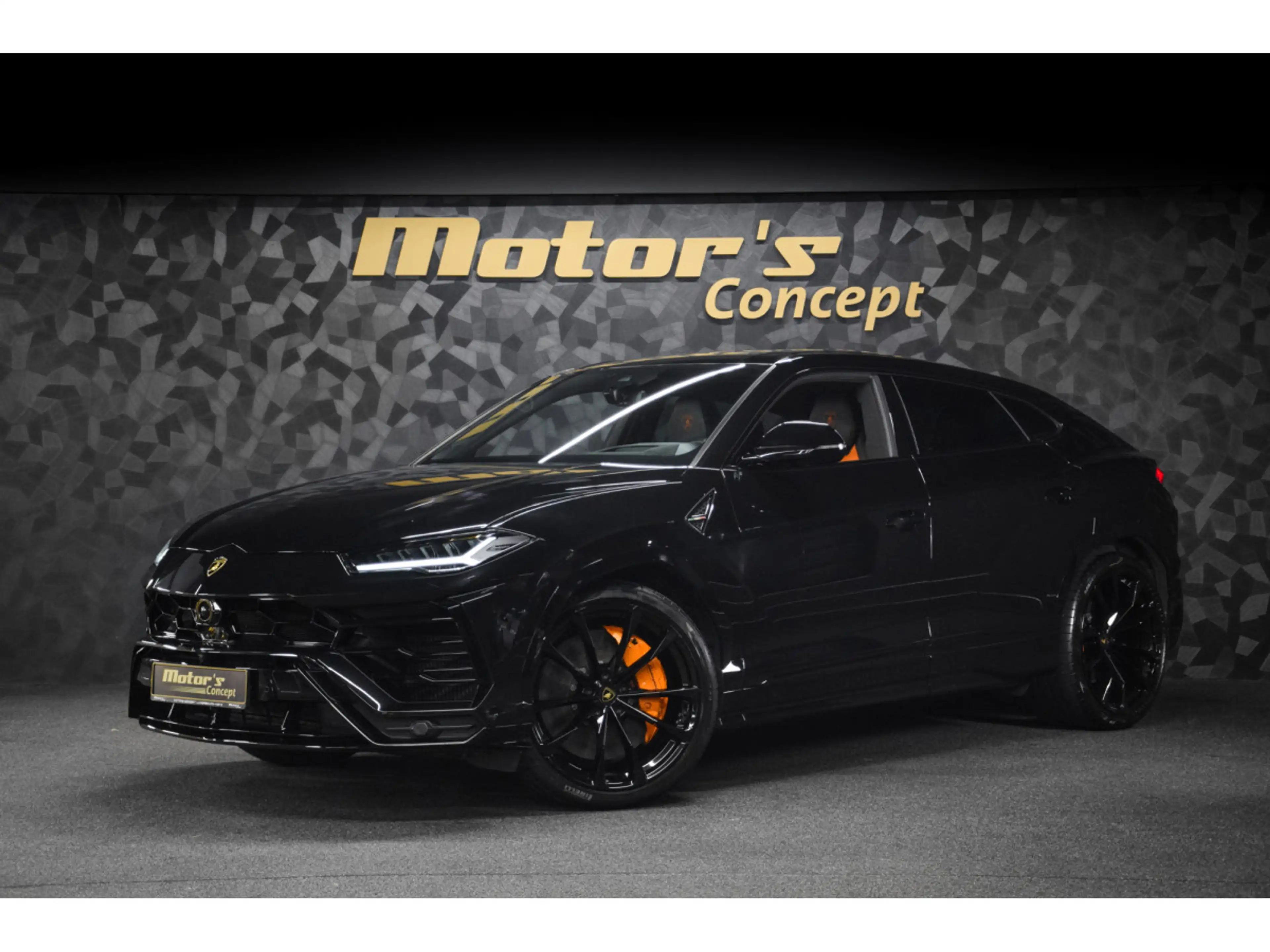 Lamborghini Urus V8 - NERO HELENE / ORANGE - AKRAPOVIC