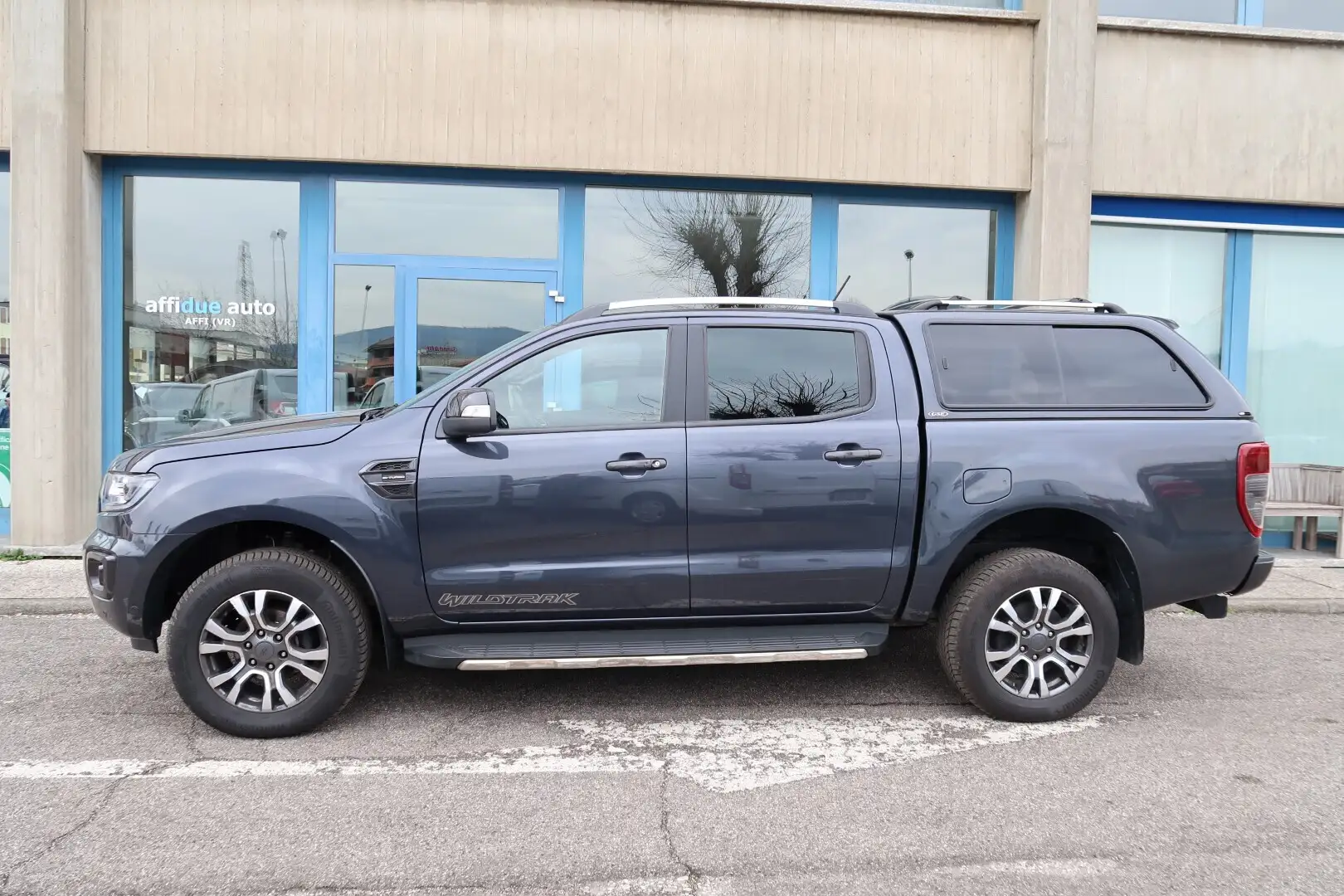 Ford Ranger 2.0 ECOBLUE aut. 213 CV DC Wildtrak 5 posti Grijs - 2