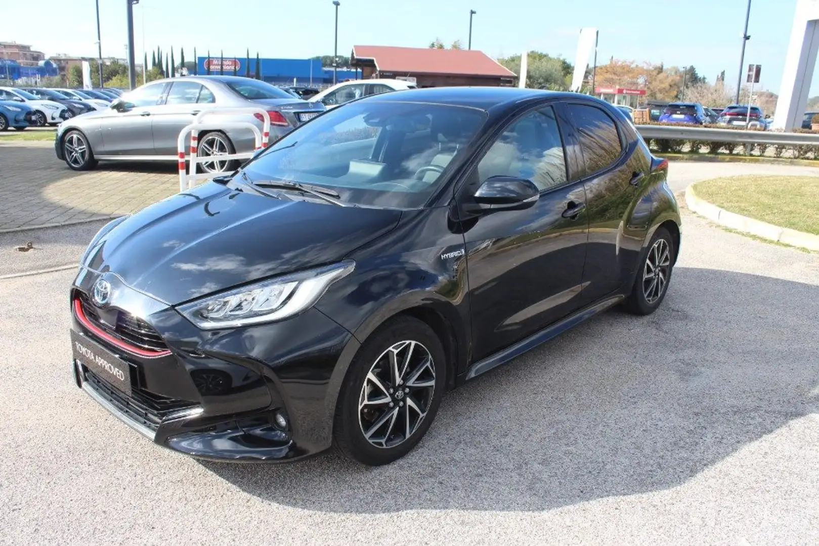 Toyota Yaris 1.5 Hybrid 5 porte Lounge Nero - 1