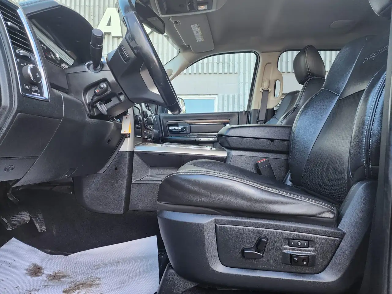 RAM 3500 снимка RAM 3500