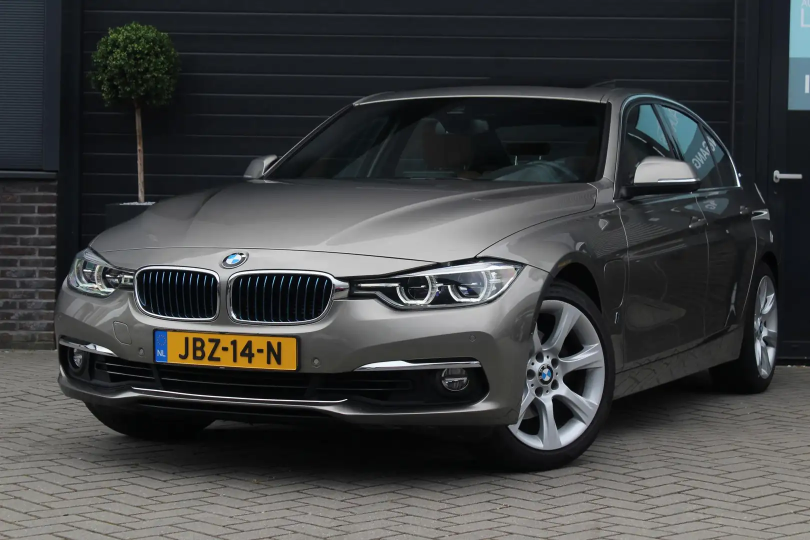 BMW 330 3 Serie 330e | Pano | Memory | 360 Camera Grijs - 1