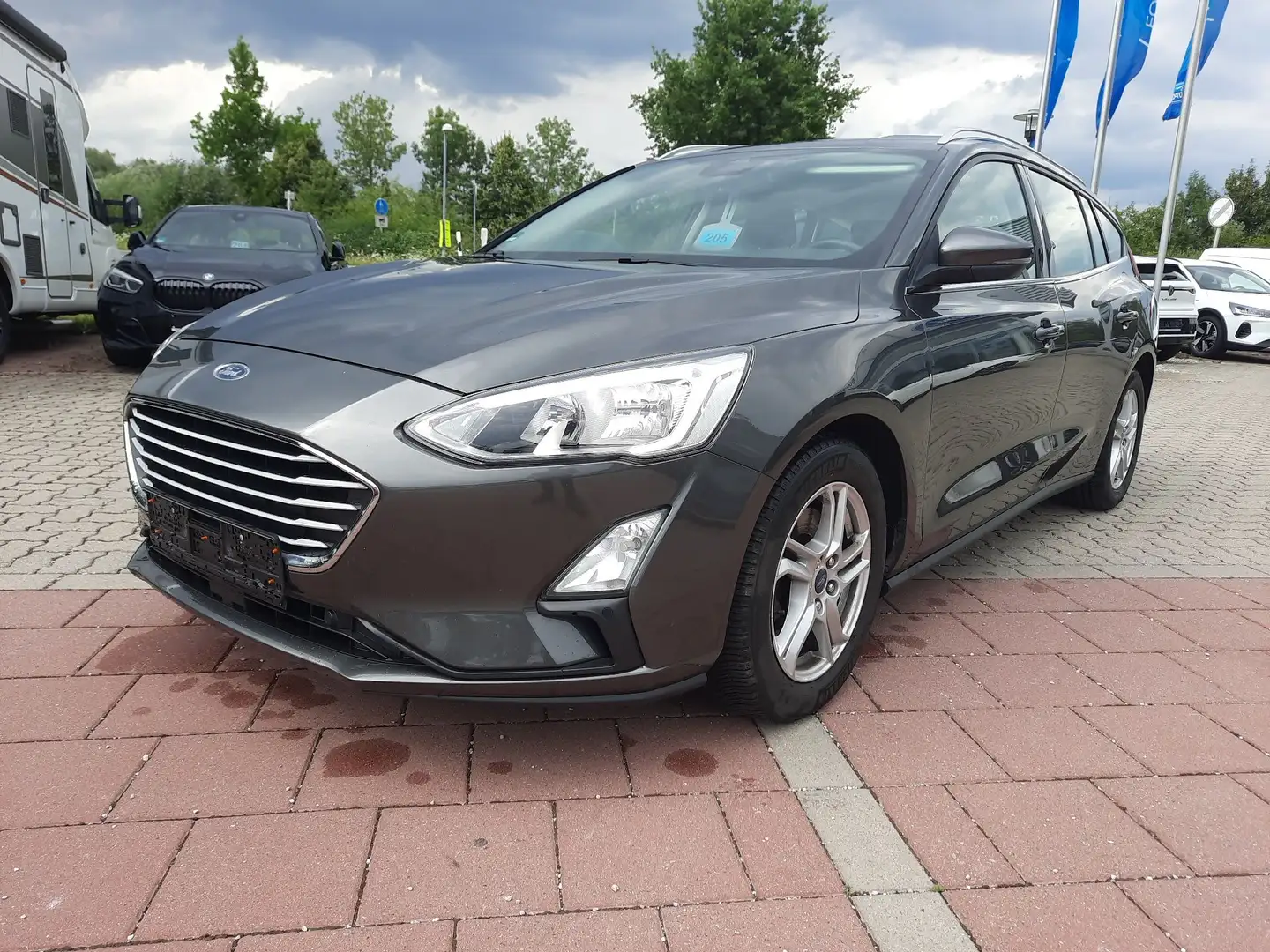 Ford Focus Turnier 1.0 EcoBoost Cool & Connect AHK Na Grau - 2