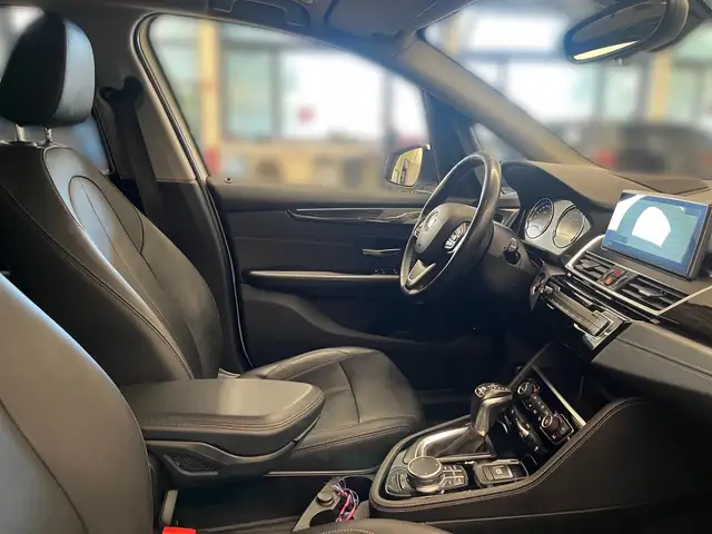 BMW 2 Series view 11