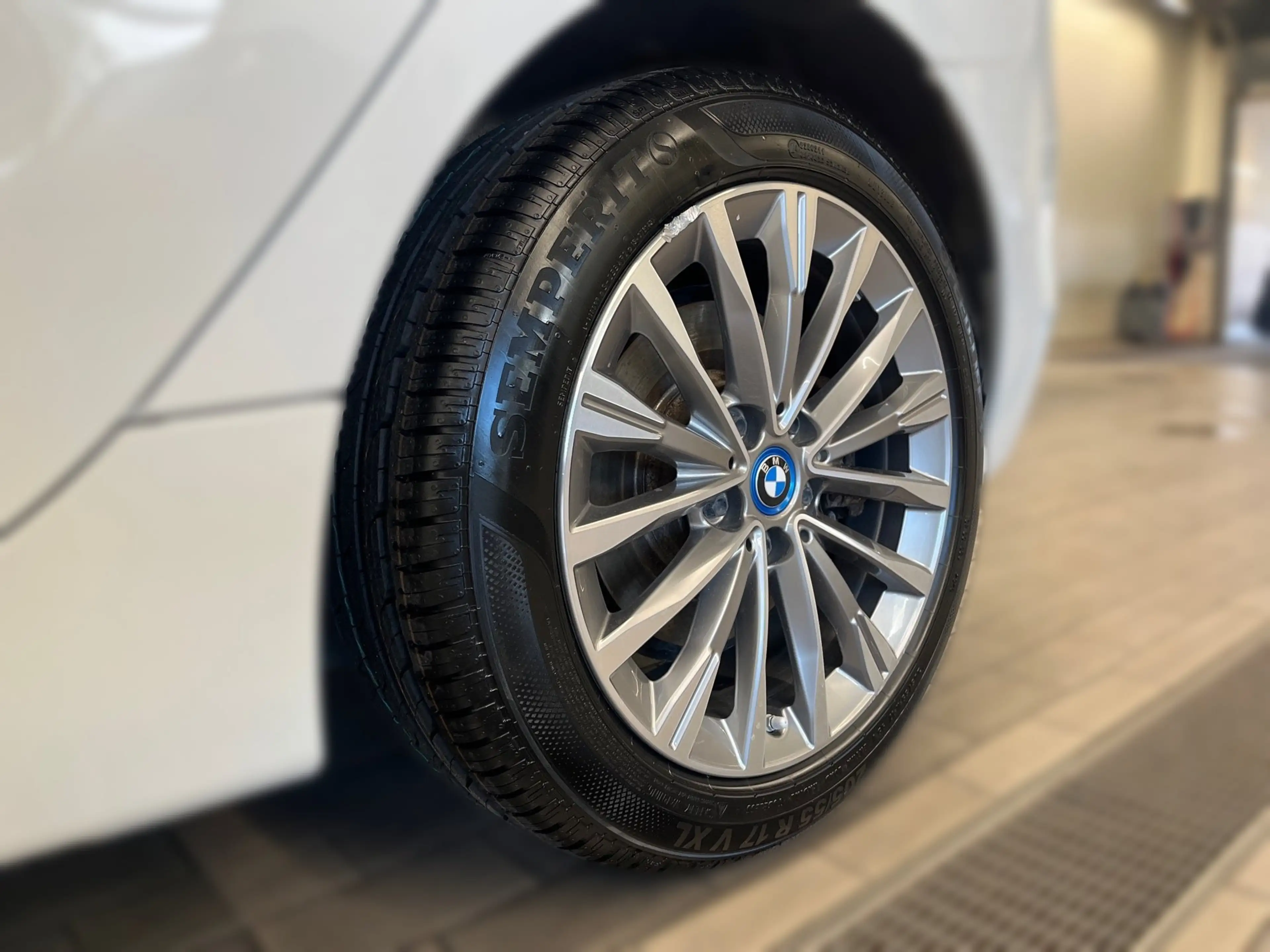 BMW 225 xe — photo 3