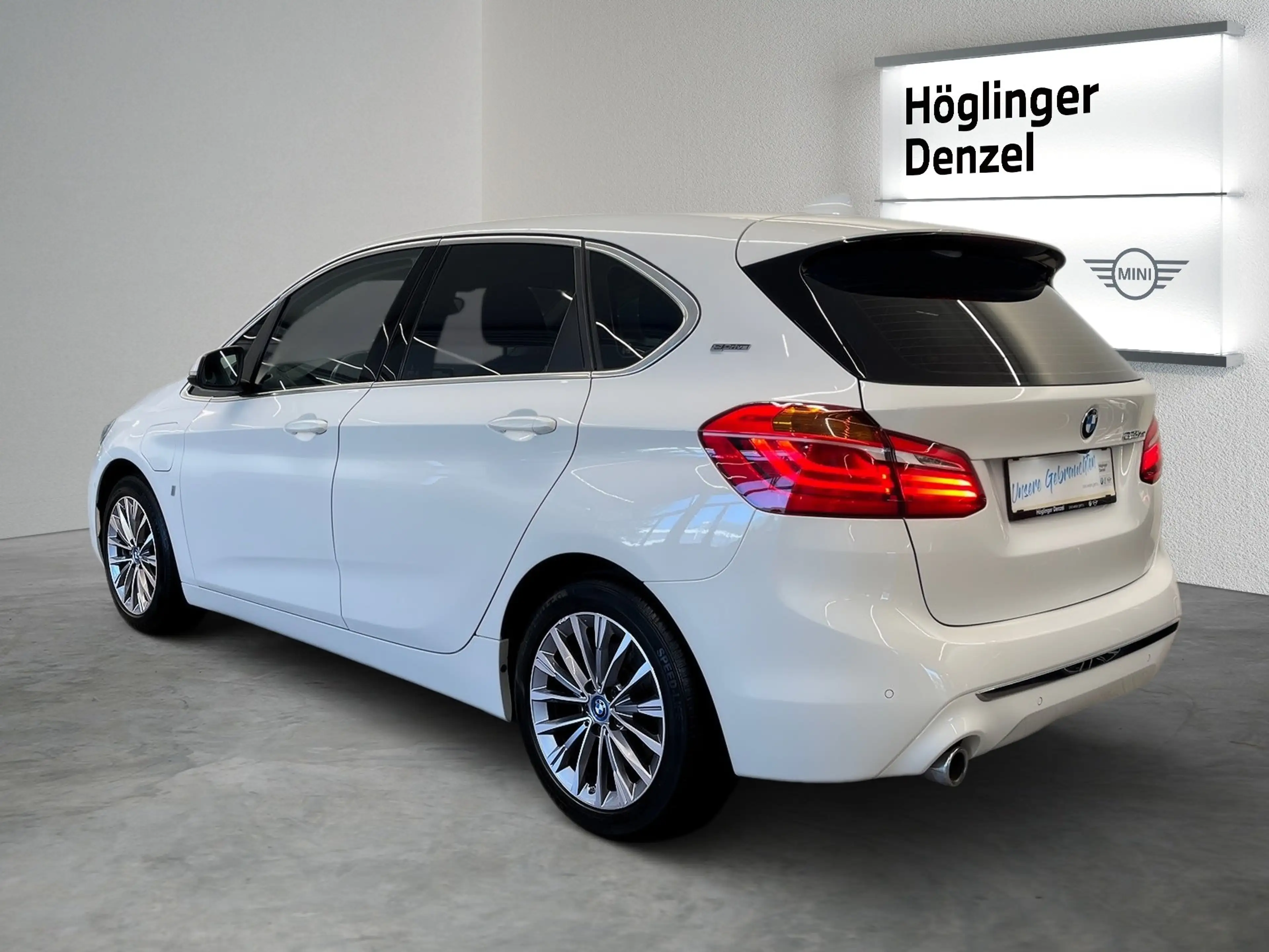 BMW 225 xe — photo 9