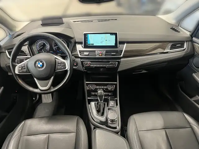 BMW 2 Series view 8