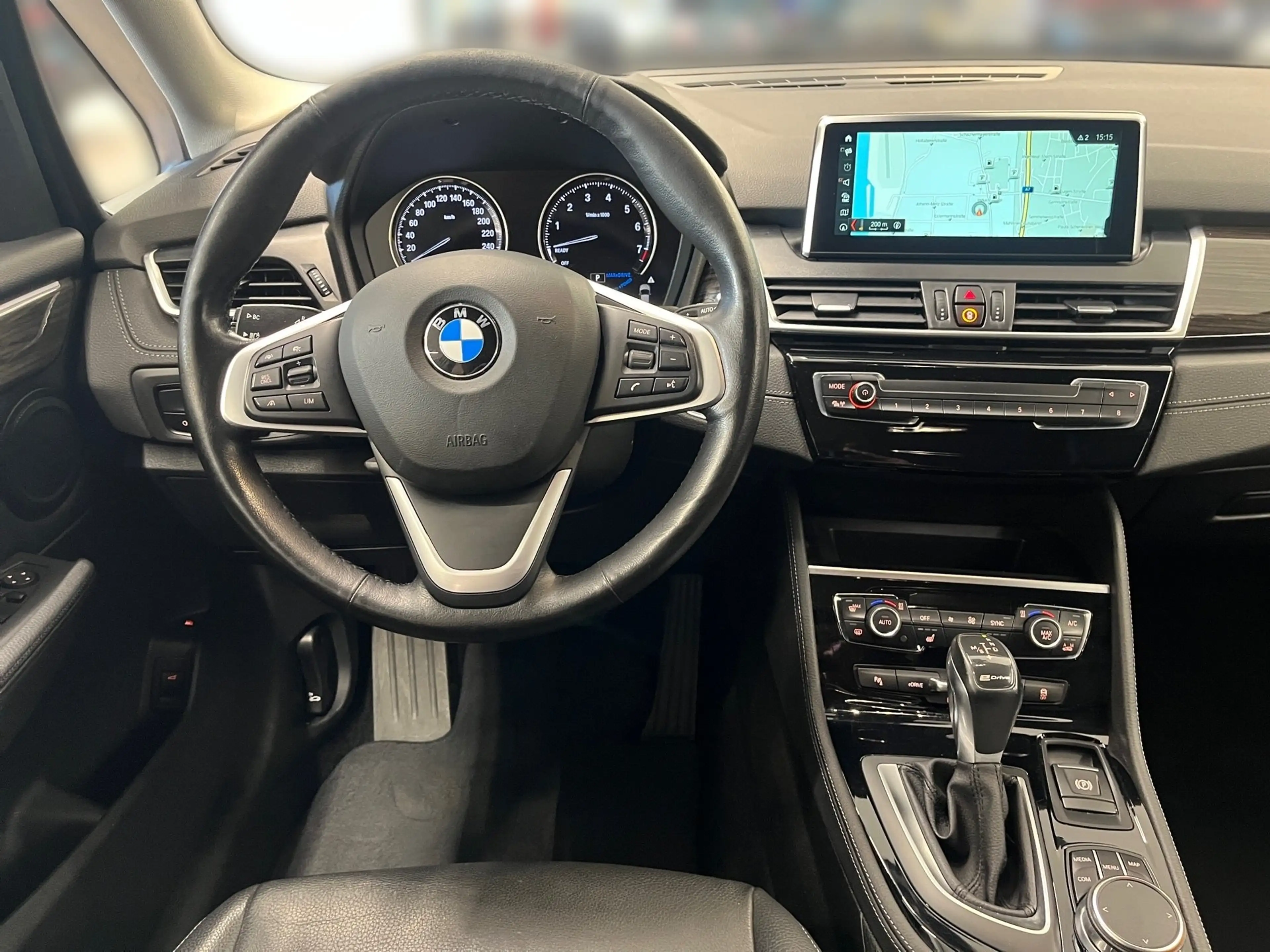 BMW 225 xe — photo 7