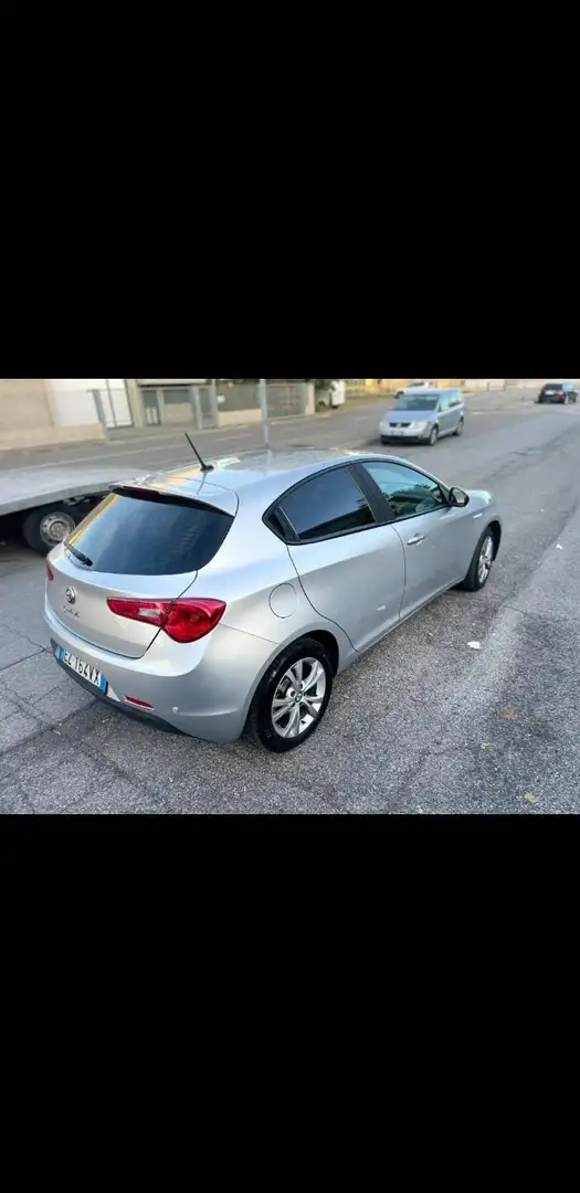 Alfa Romeo Giulietta 1.6 jtdm Sprint - 2