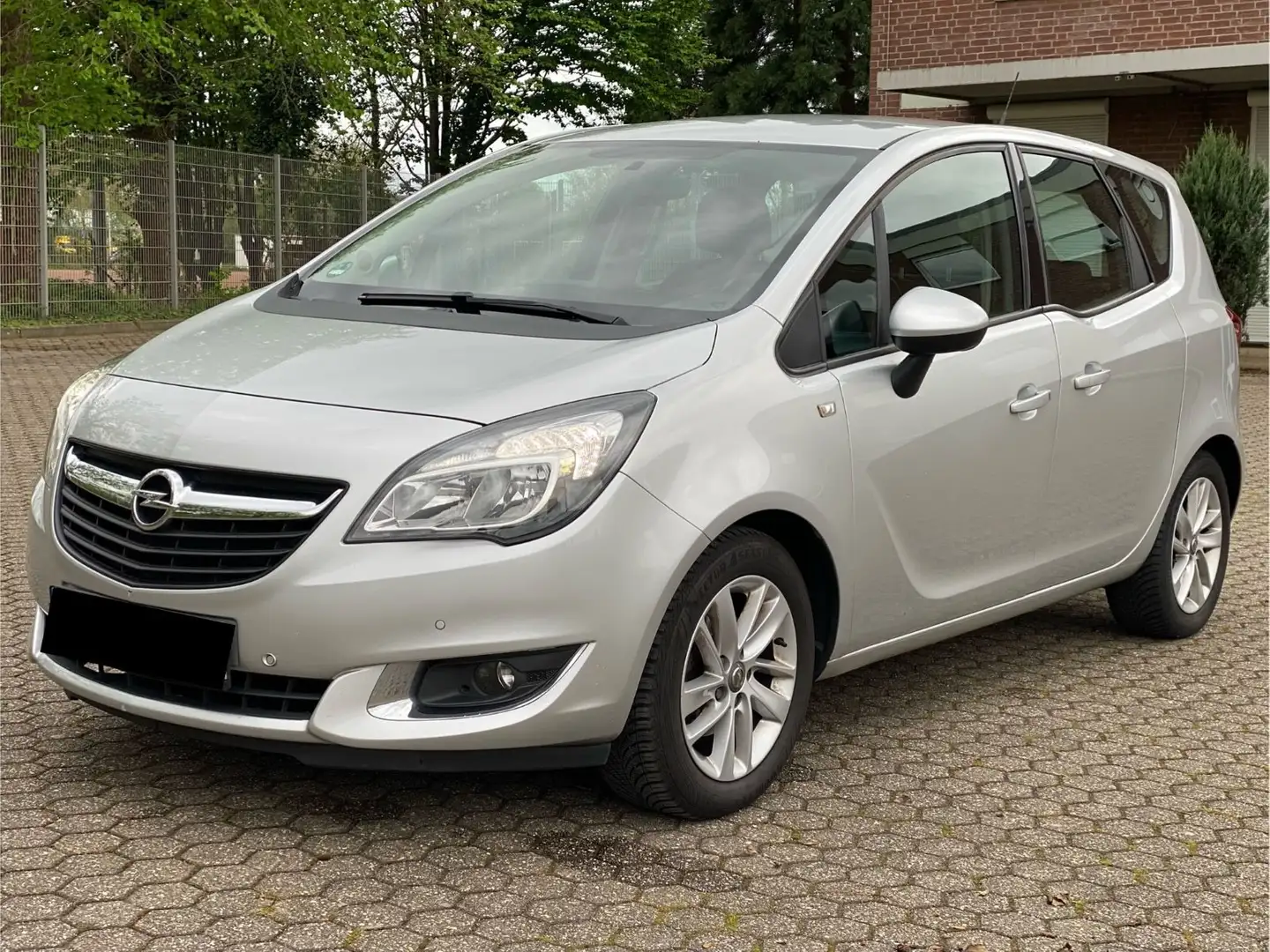 Opel Meriva B Sondermodell Active, Tüv Neu,Scheckheft Silber - 1