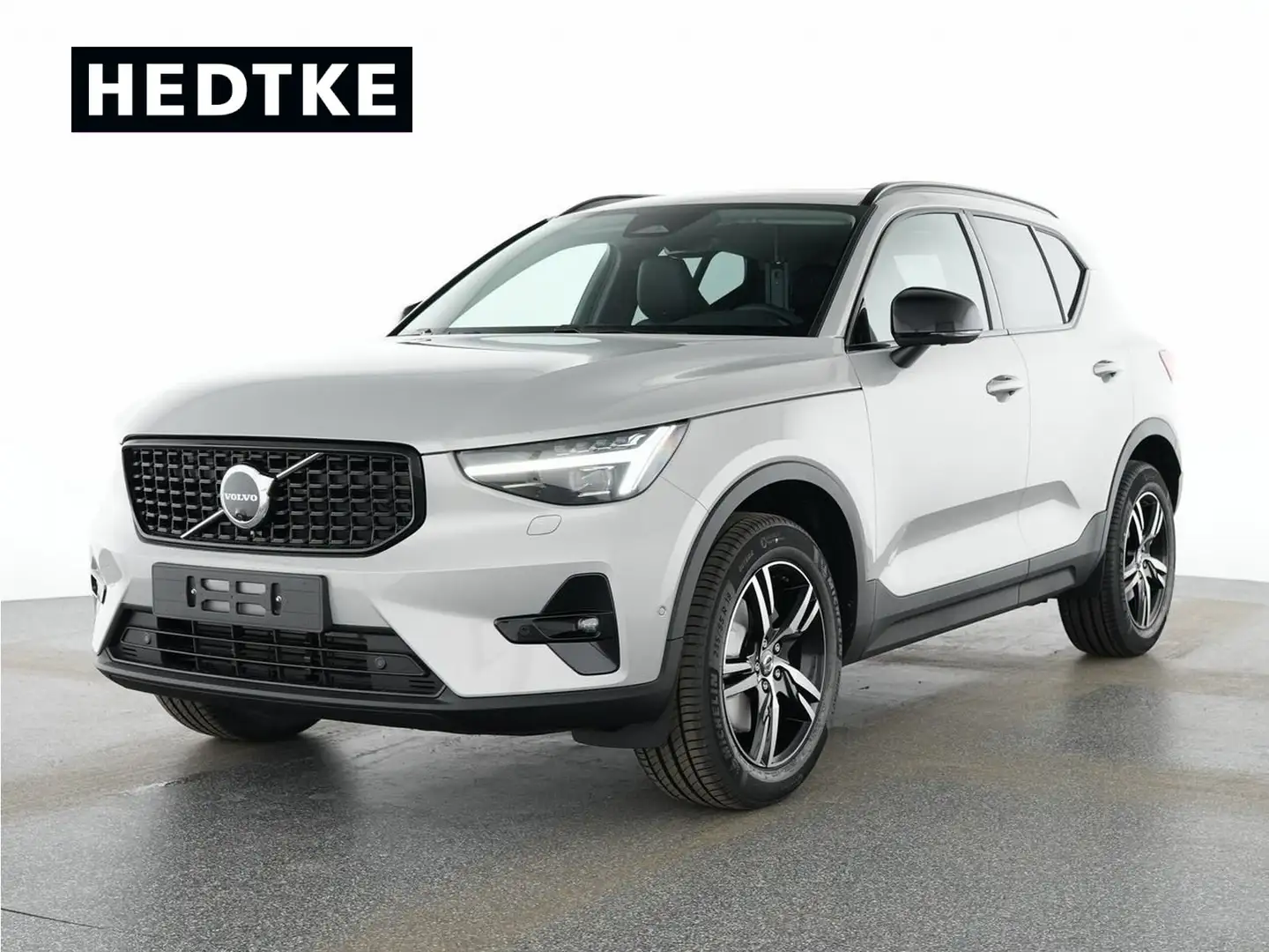 Volvo XC40 B4 Benzin Plus Dark 18"+PANO+PIXEL-LED+360° Silber - 1