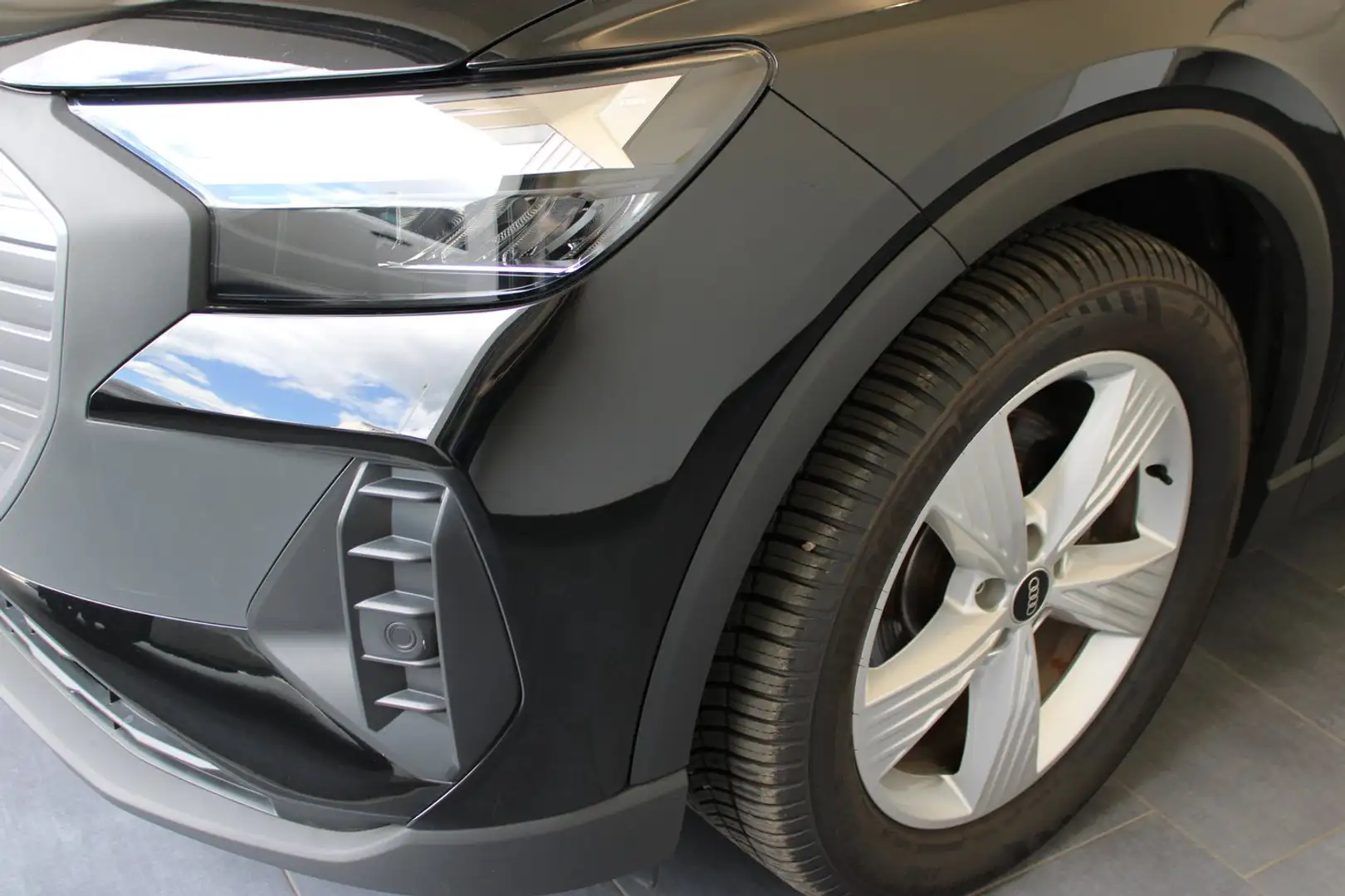 Audi Q4 e-tron 35 e-tron basis Schwarz - 2