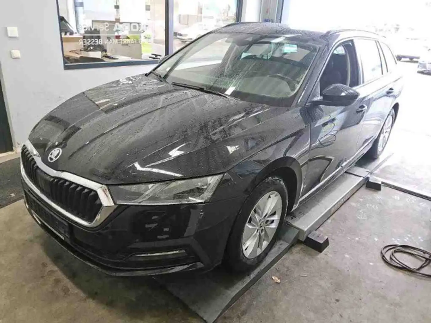 Skoda Octavia Combi 2.0 TDI DSG AMBITION AHK LED VIRTU Negro - 2