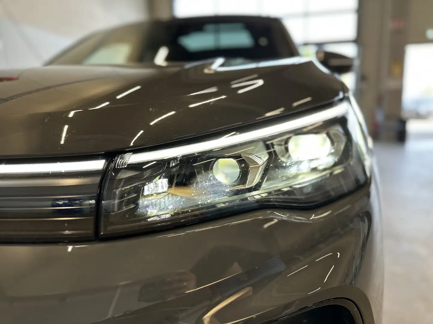 Volkswagen Tiguan III 1.5 eTSI 110 kW R-Line Harman Kardon Grau - 2