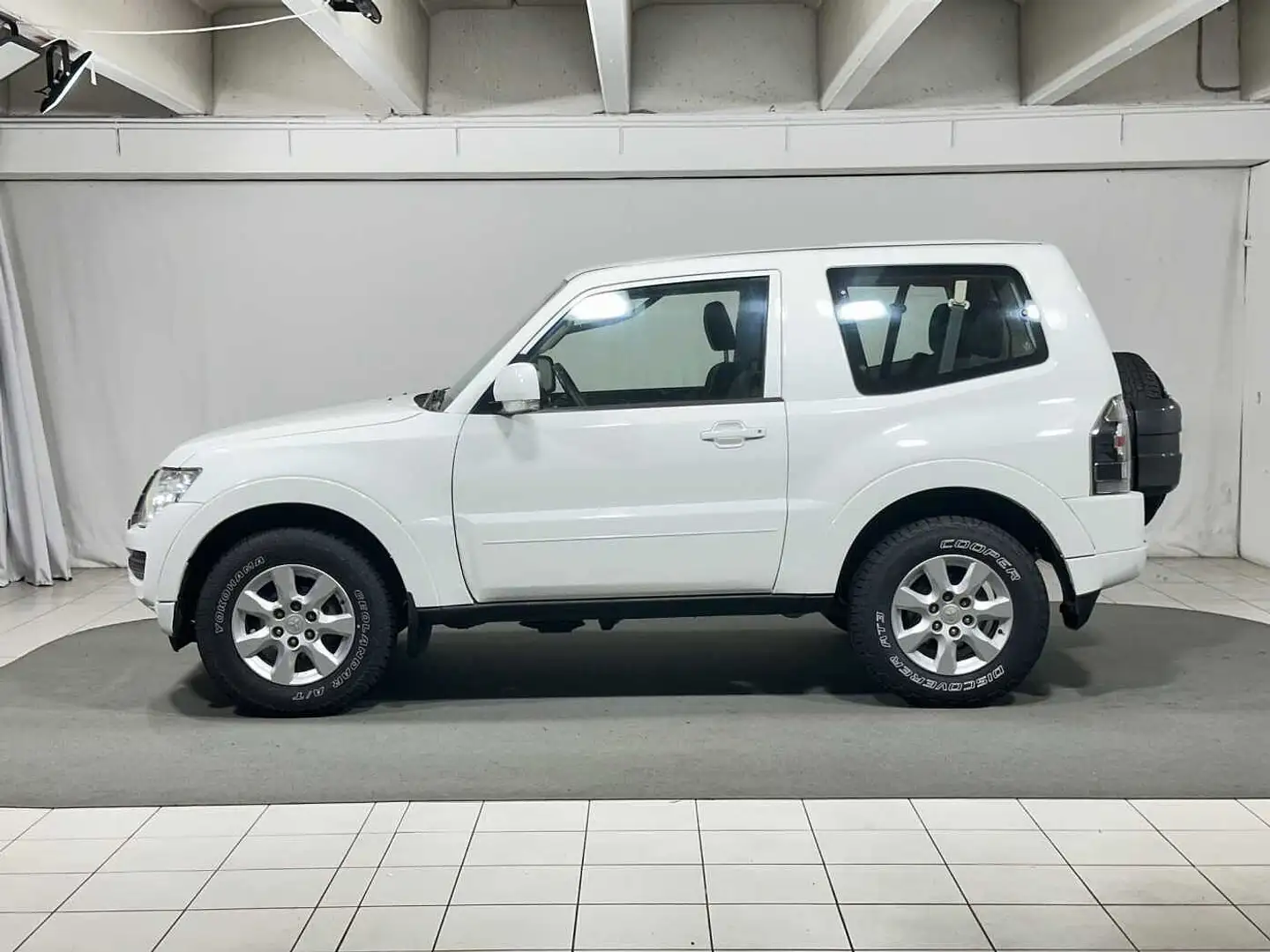 Mitsubishi Pajero 3.2 DI-D 16V auto 3 porte Blanco - 2