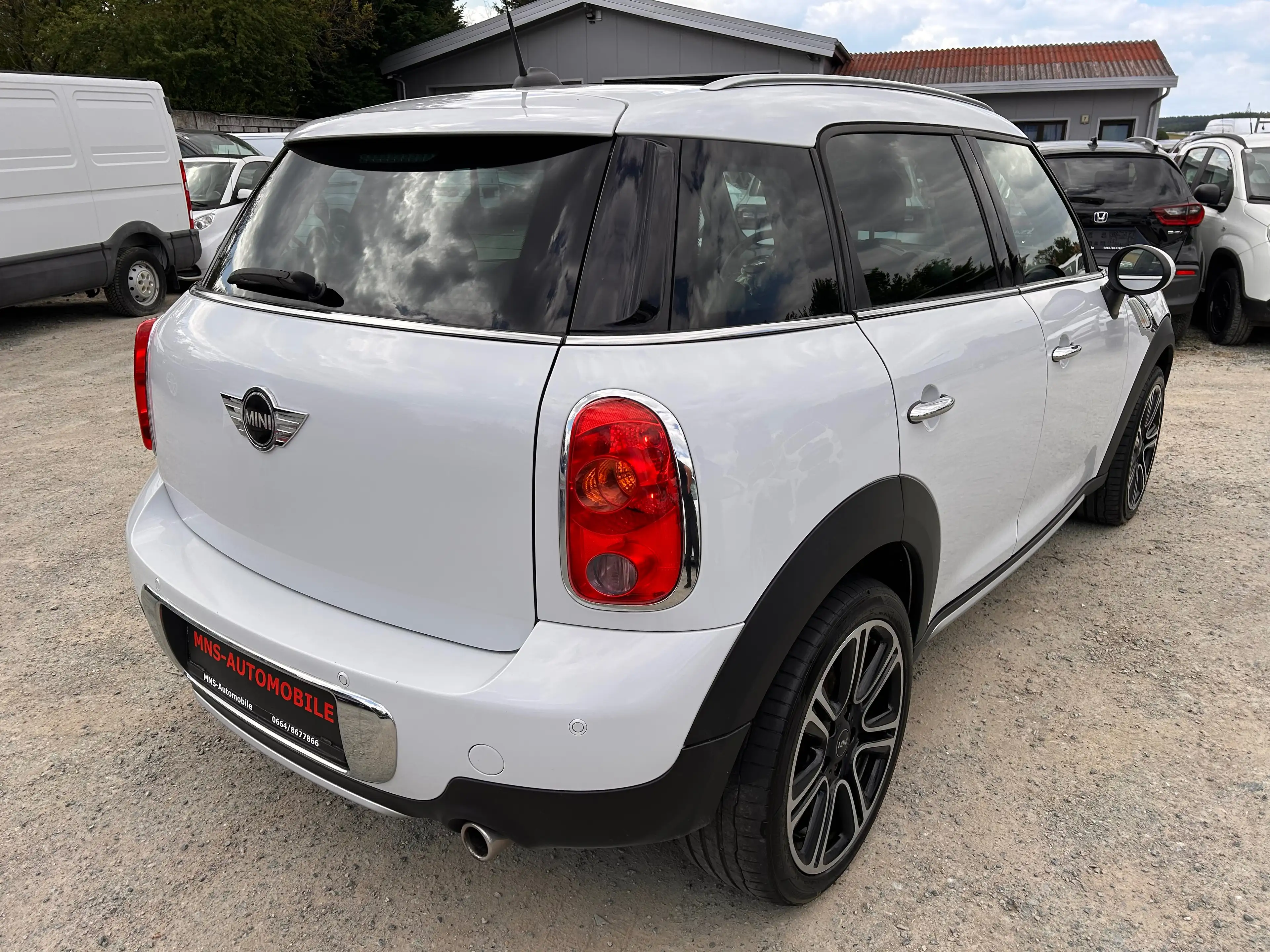MINI Cooper D Countryman Cooper D All4 Teilleder Xenon Navi Panorama — photo 5