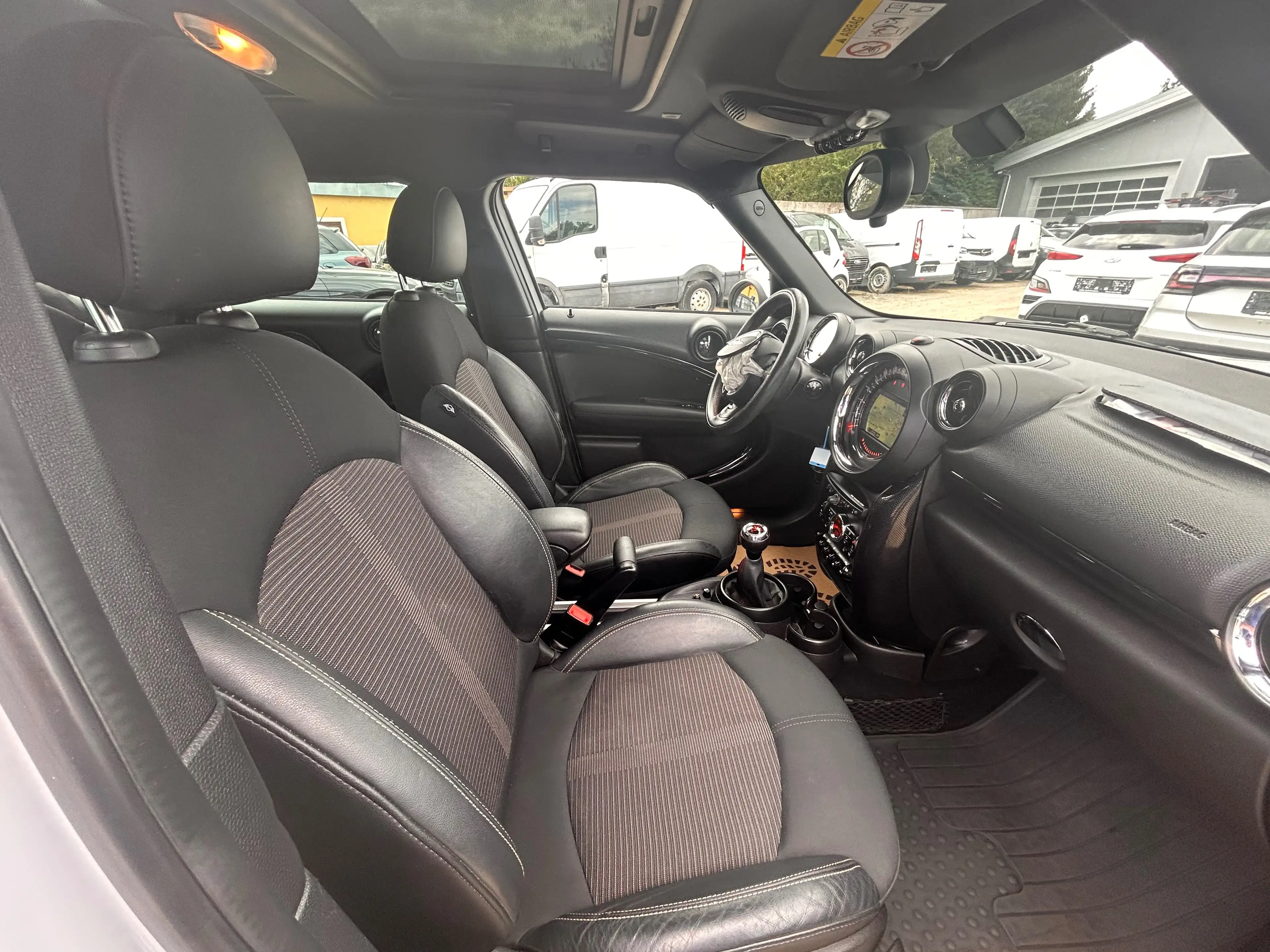MINI Cooper D Countryman Cooper D All4 Teilleder Xenon Navi Panorama — photo 14