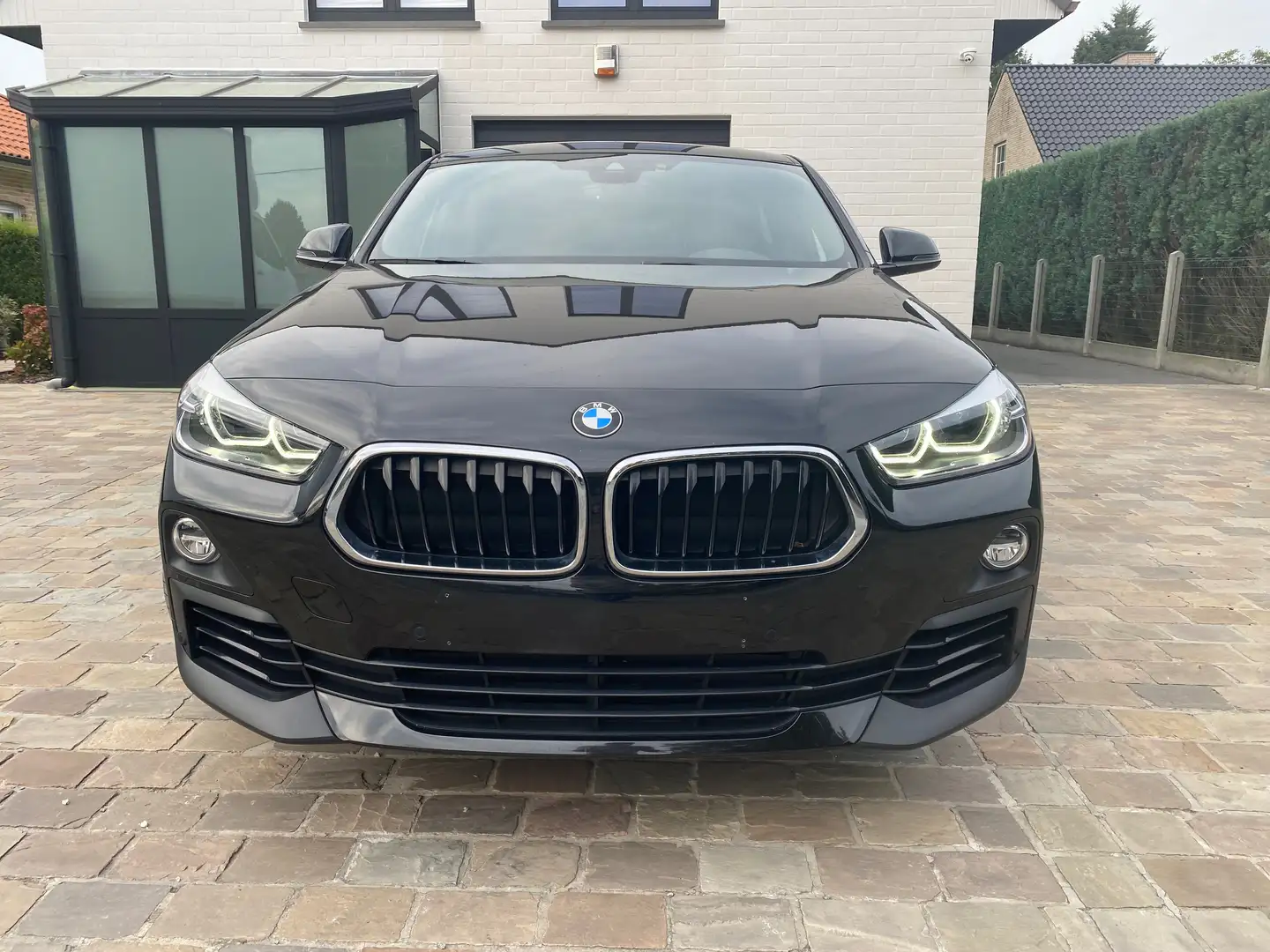 BMW X2 sDrive18i Aut. Pano Schwarz - 2