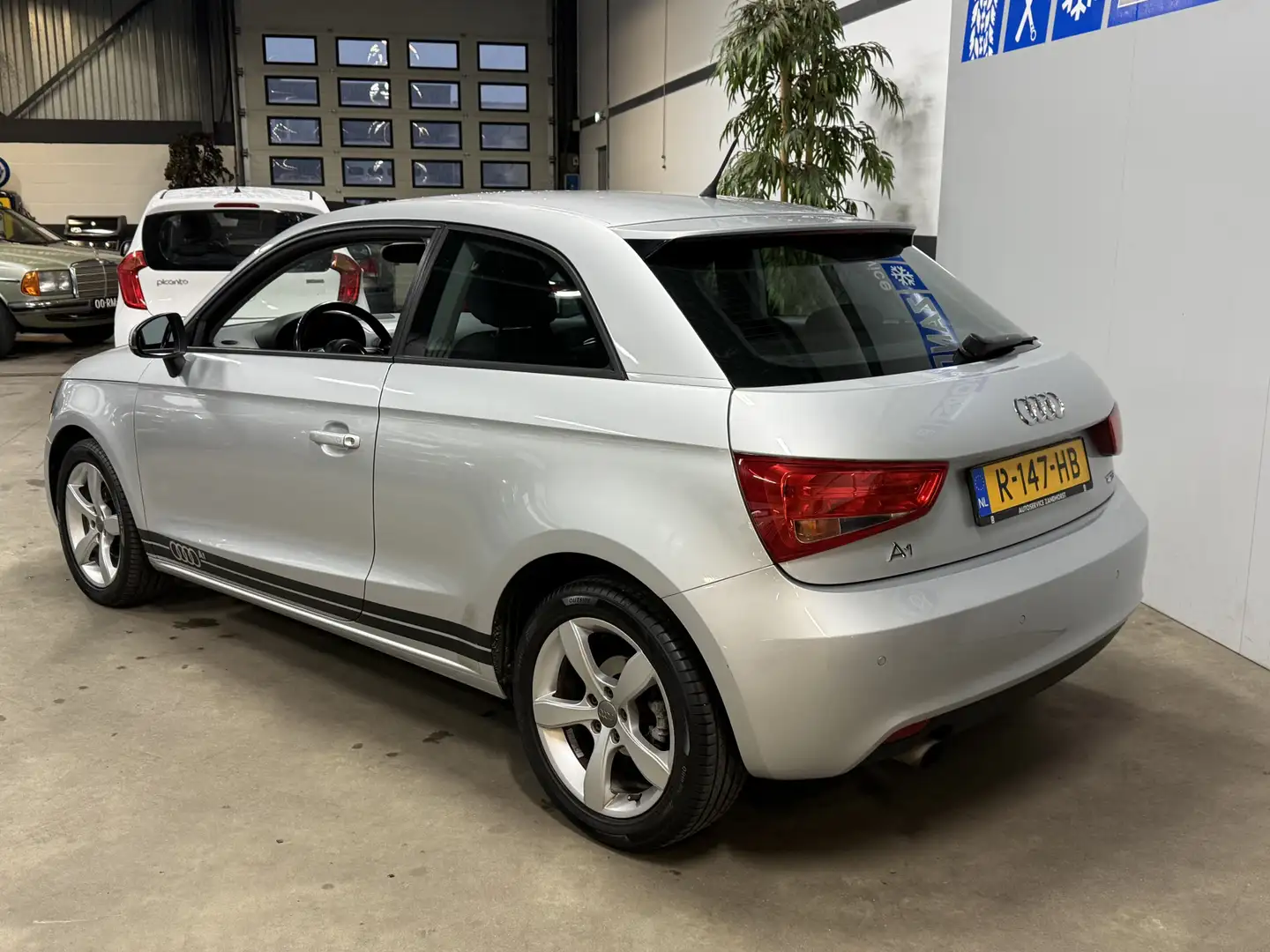 Audi A1 1.2 TFSI Ambition // Stoelverw. // LM velgen Grau - 2