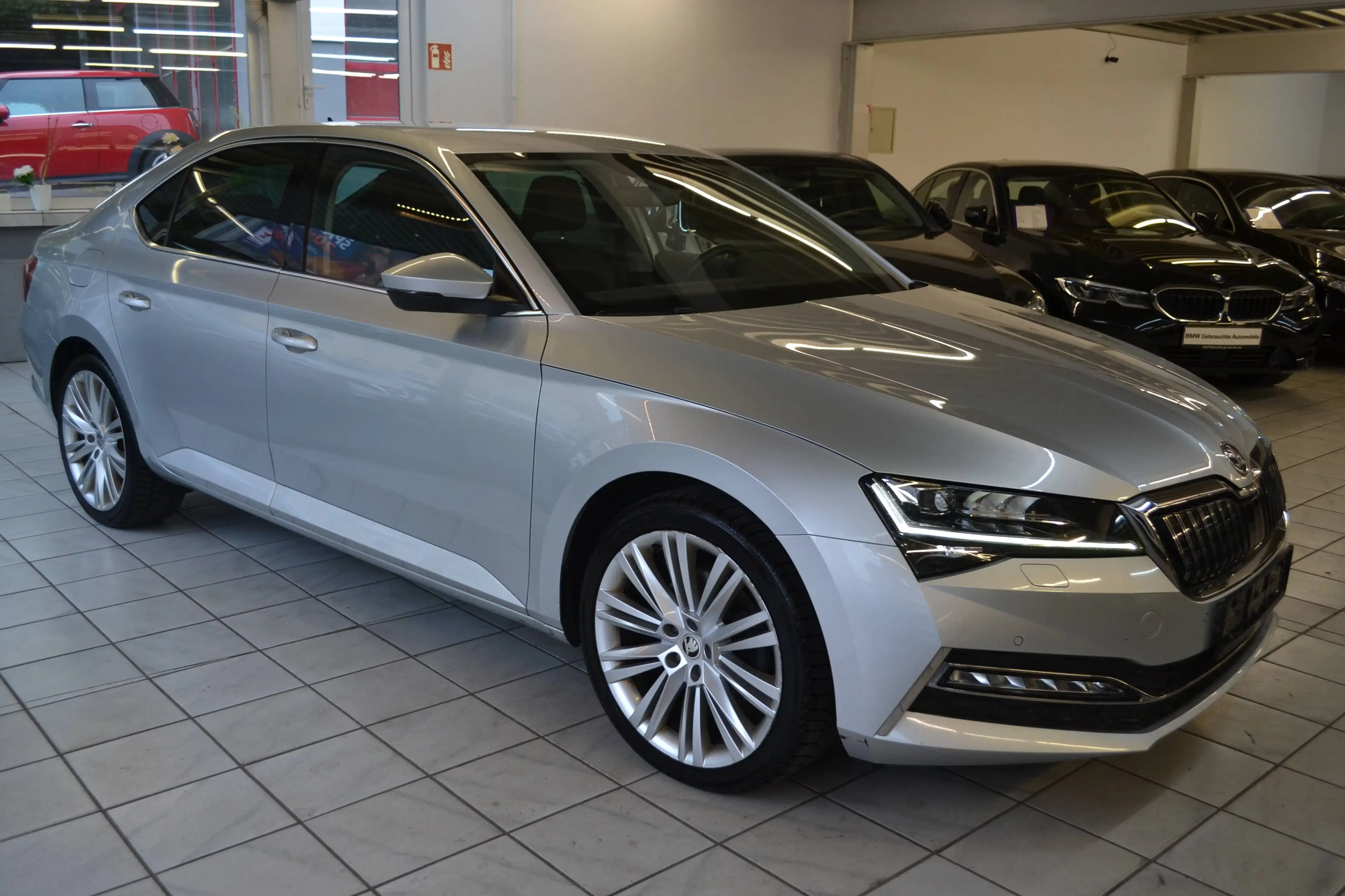 Skoda Superb Style iV *PLUG in HYBRID*LED*LEDER/ALCANTARA*VIRTUAL-COCKPIT*KAMERA*NAVIGATION*ALU19zoll* — photo 2