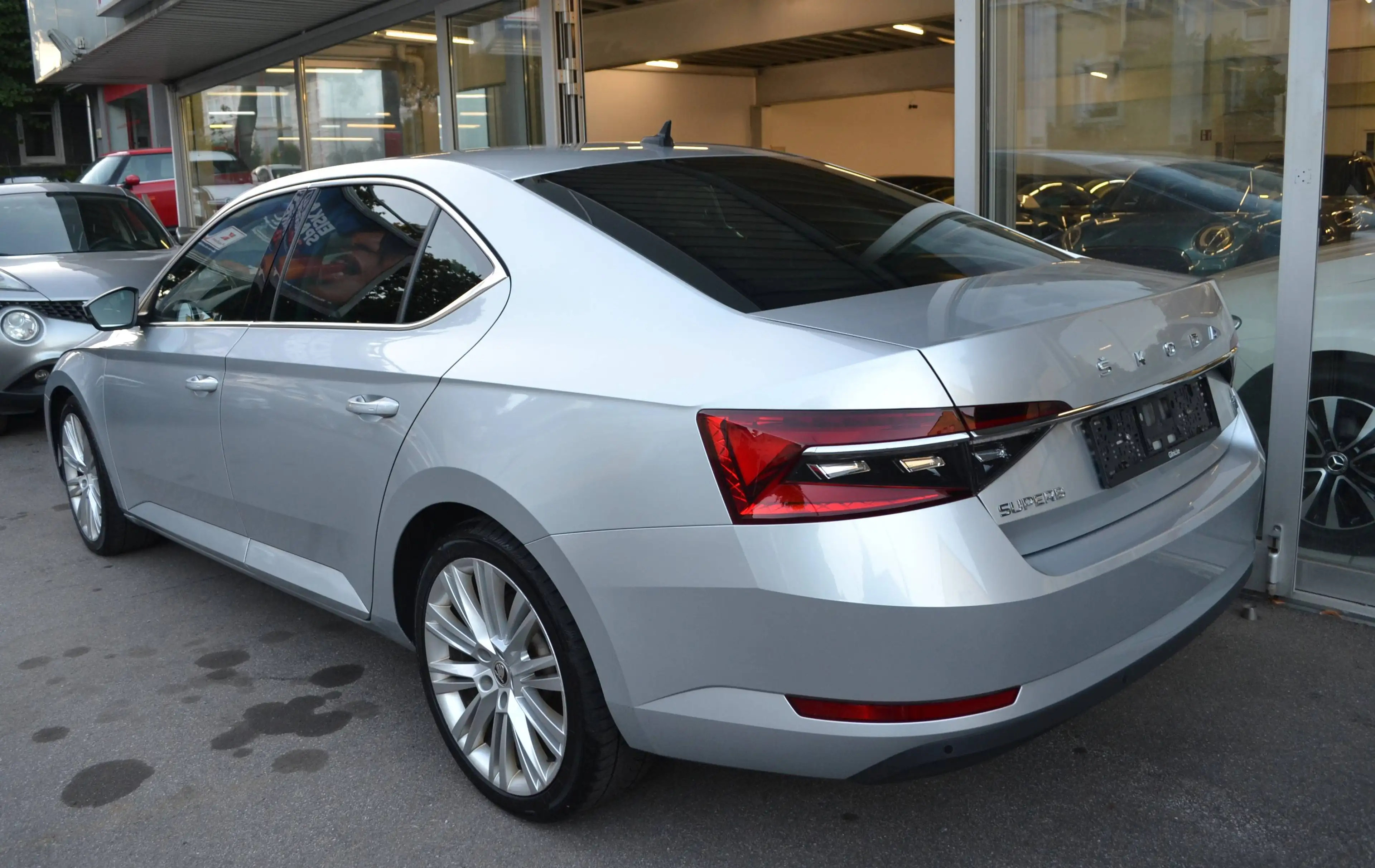Skoda Superb Style iV *PLUG in HYBRID*LED*LEDER/ALCANTARA*VIRTUAL-COCKPIT*KAMERA*NAVIGATION*ALU19zoll* — photo 5