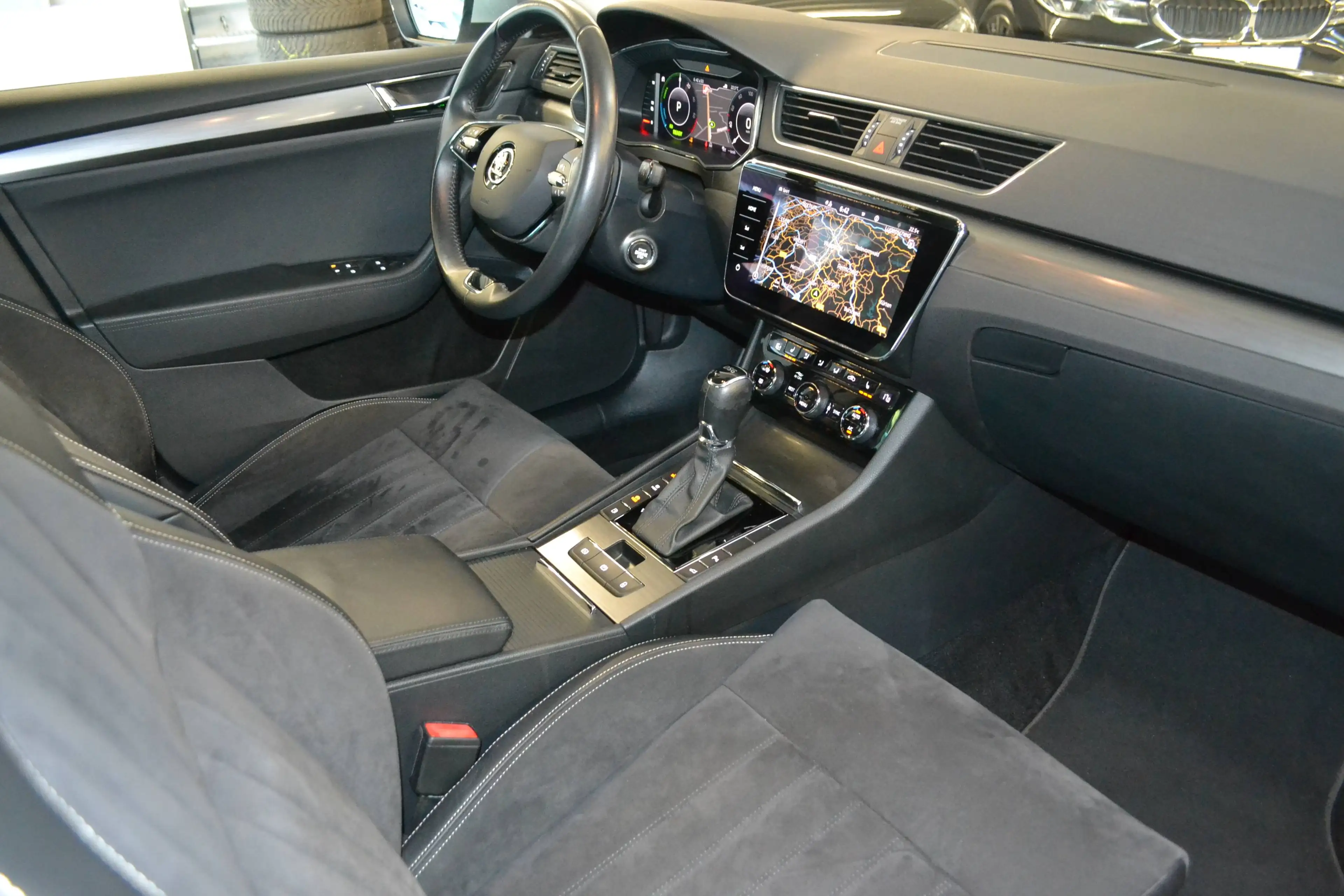 Skoda Superb Style iV *PLUG in HYBRID*LED*LEDER/ALCANTARA*VIRTUAL-COCKPIT*KAMERA*NAVIGATION*ALU19zoll* — photo 10