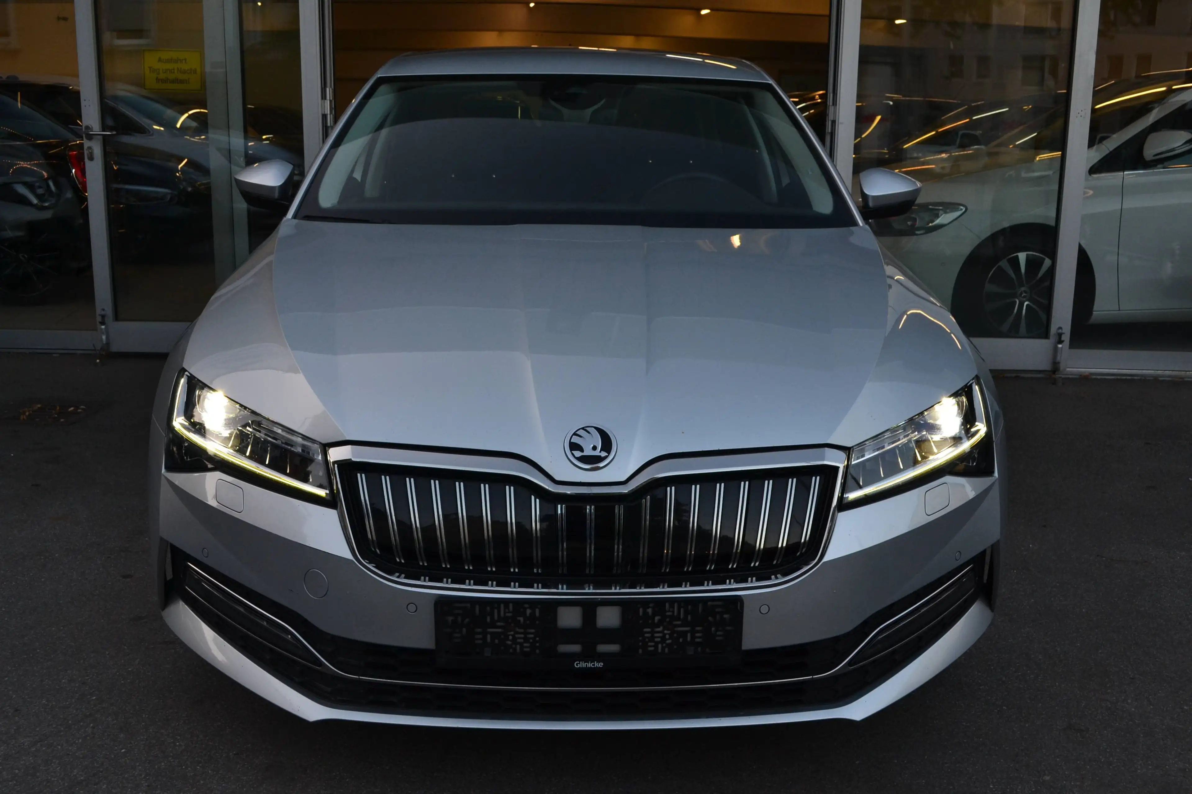Skoda Superb Style iV *PLUG in HYBRID*LED*LEDER/ALCANTARA*VIRTUAL-COCKPIT*KAMERA*NAVIGATION*ALU19zoll* — photo 3