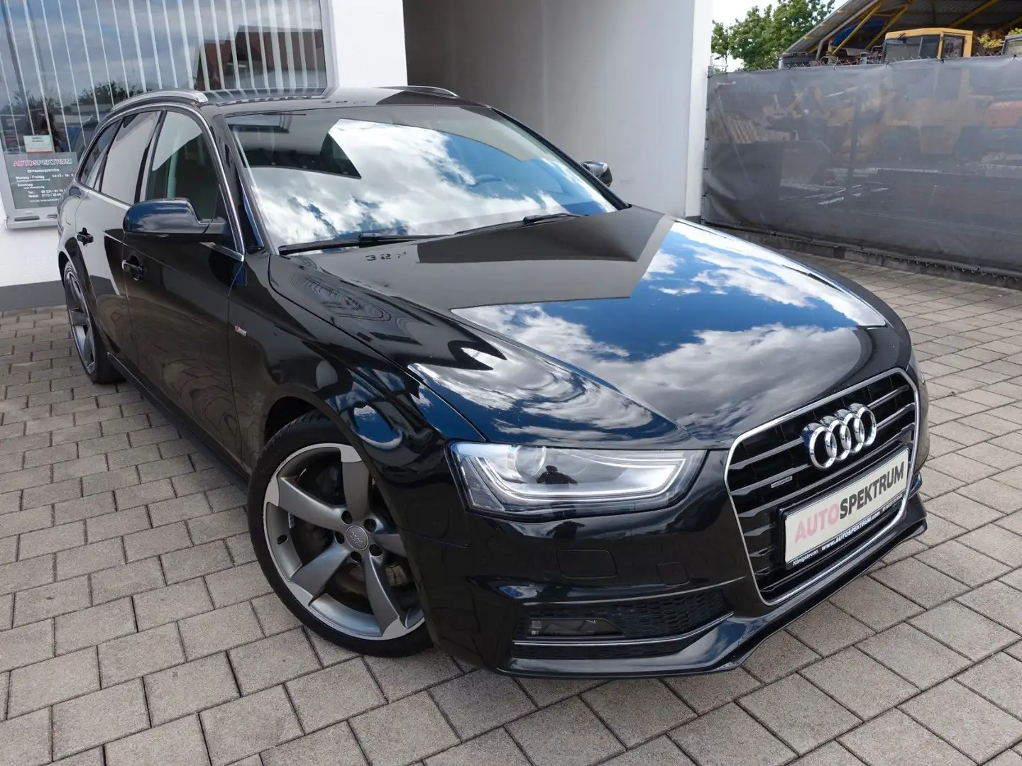 Audi A4 Avant Ambition quattro S-LINE Zwart - 2