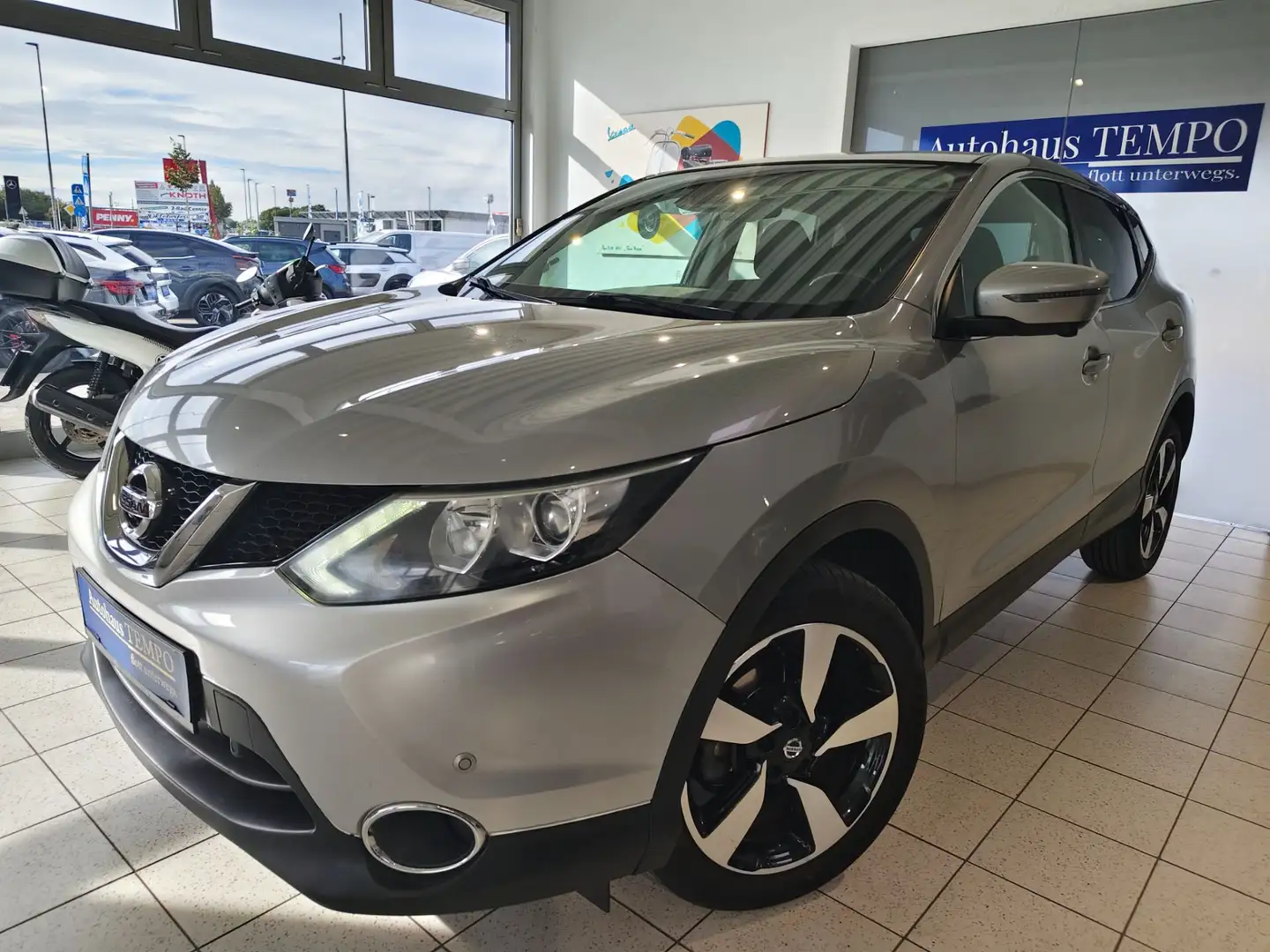 Nissan Qashqai 1,6 dCi N-Connecta Aut. Silber - 1