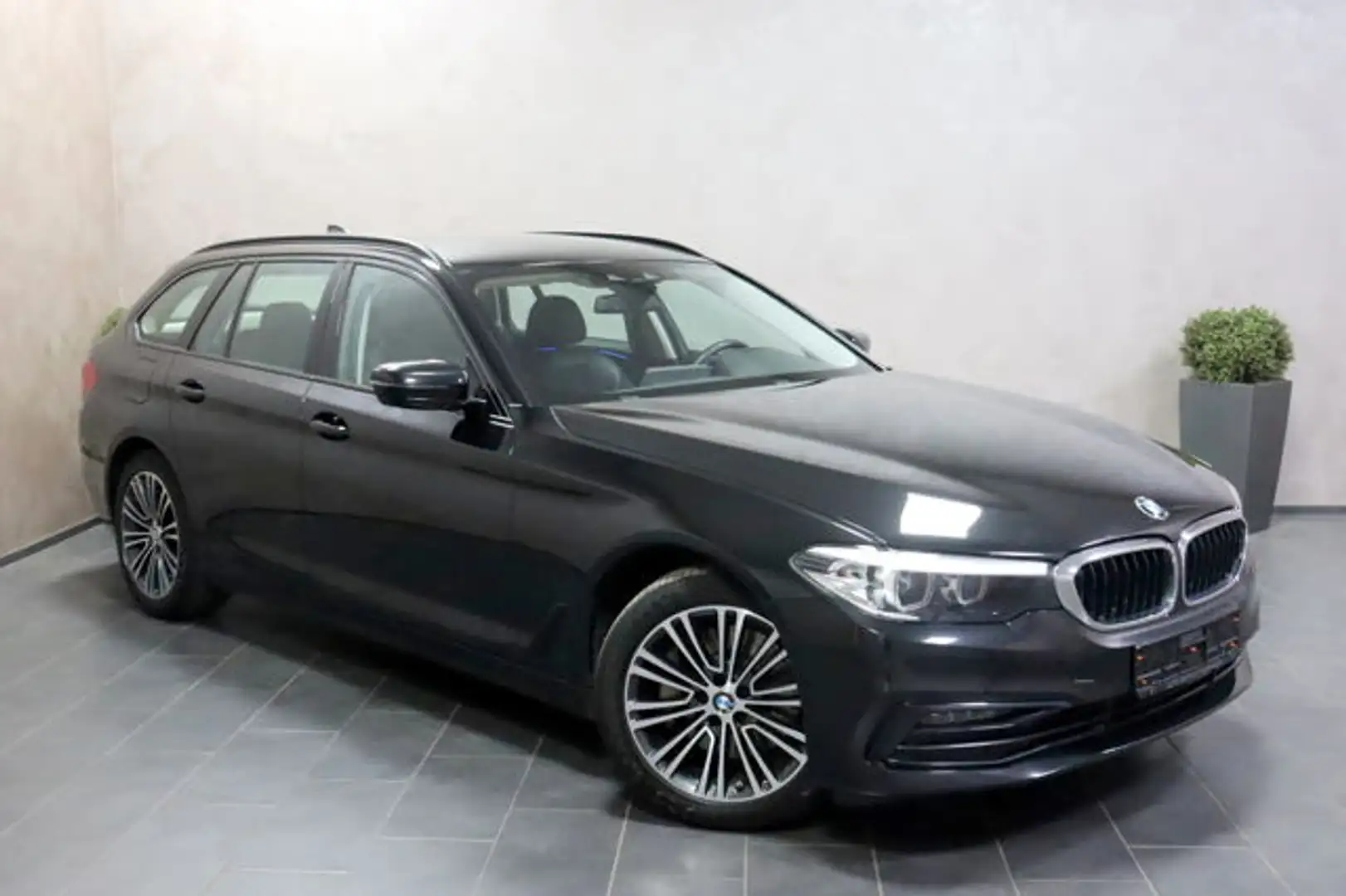 BMW 530 Touring Sport Line Aut. BLACK CAM LEDER LED Sport Schwarz - 2