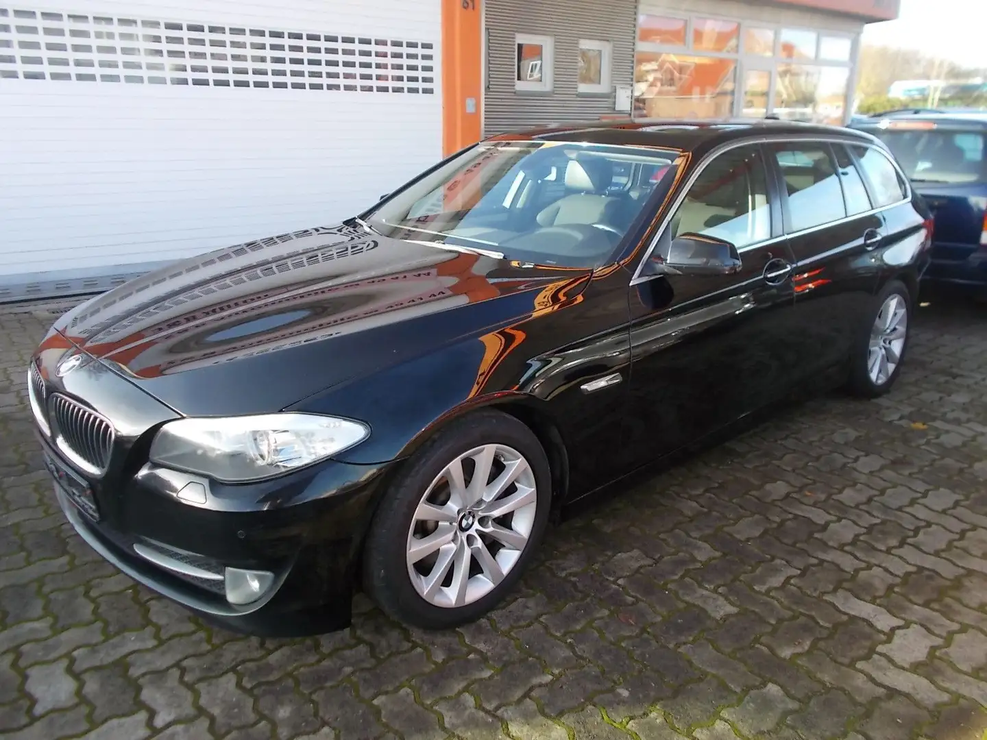 BMW 530 Baureihe 5 Touring 530d Schwarz - 1