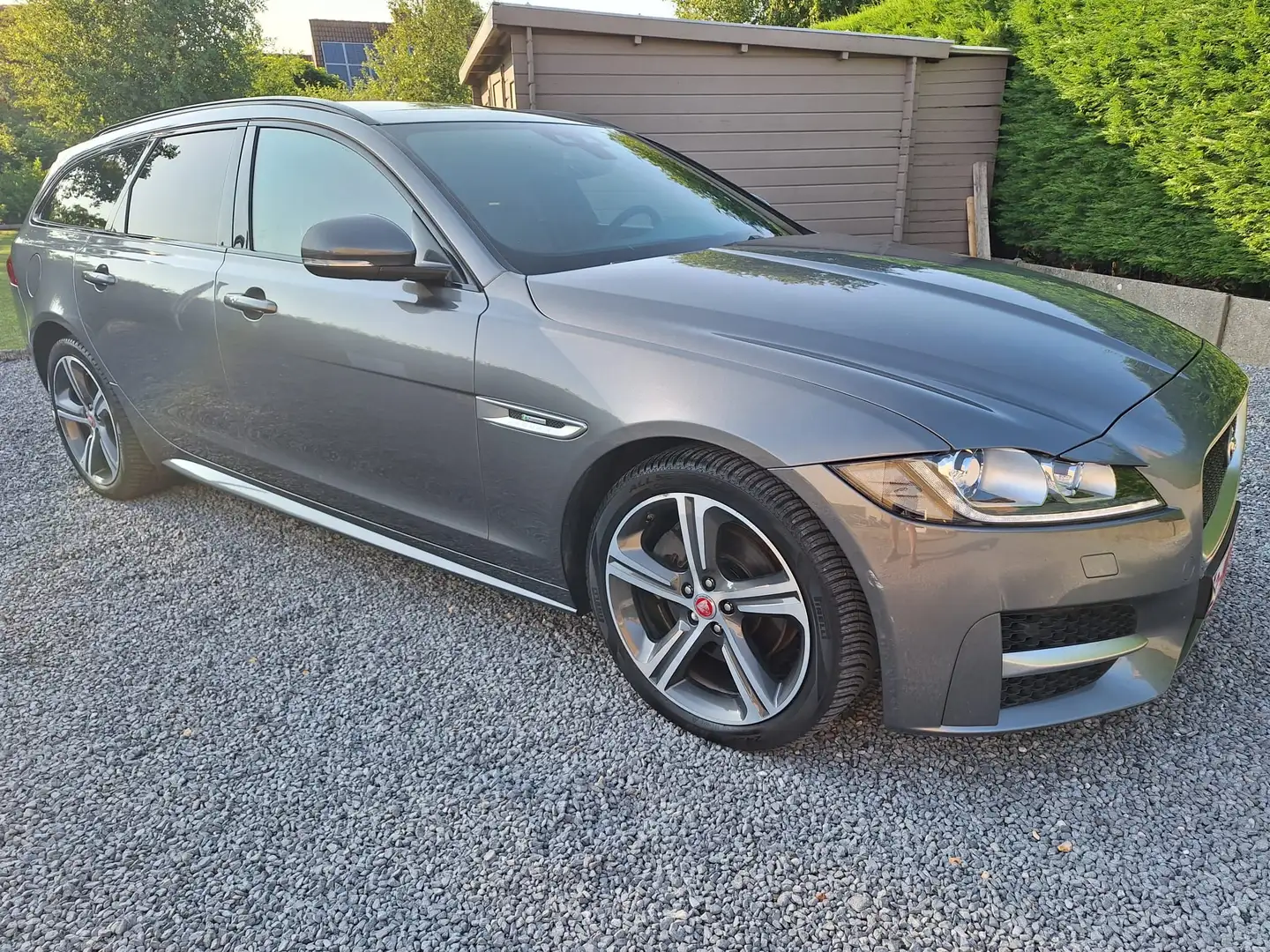 Jaguar XF 25t Sportbrake R-Sport Grijs - 1