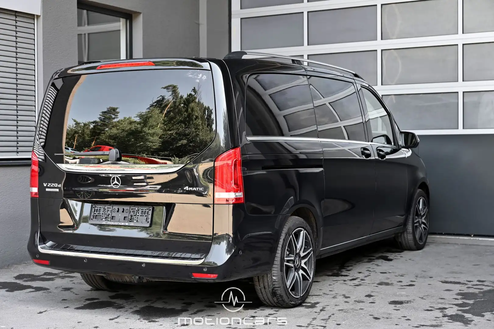 Mercedes-Benz V 220 d Avantgarde 4MATIC lang Schwarz - 2