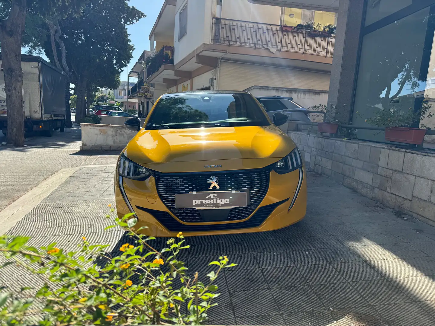 Peugeot 208 1.5 bluehdi GT Line s&s 100cv Geel - 1