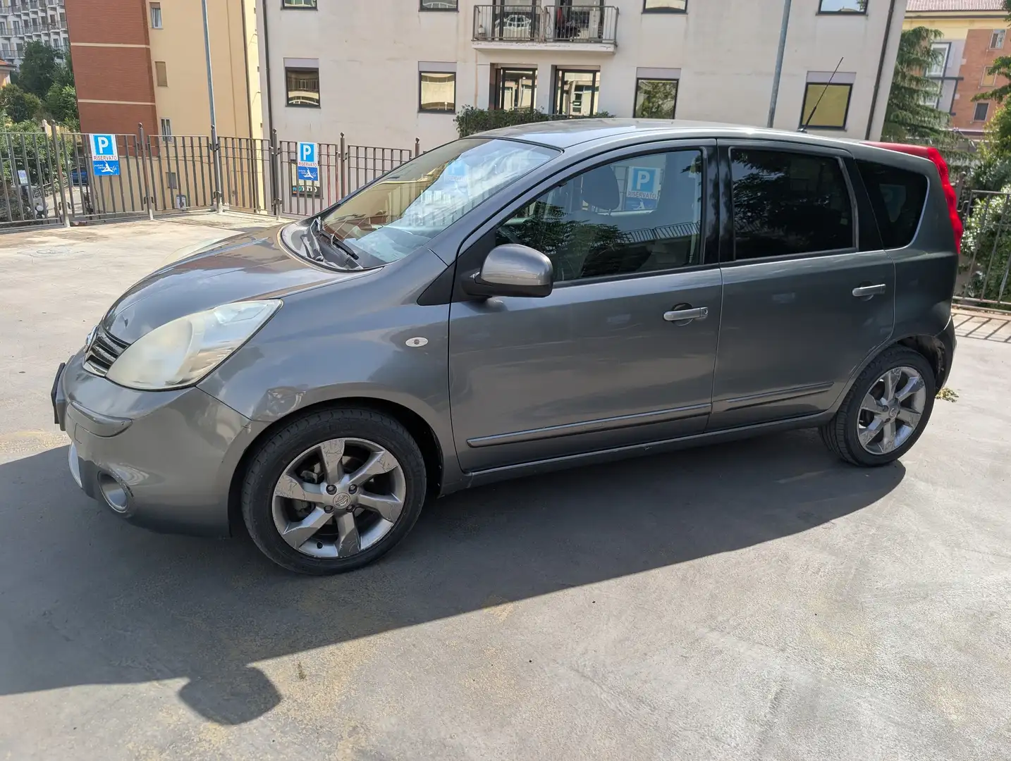 Nissan Note Note I 2006 1.4 16v Silver edition Gris - 1