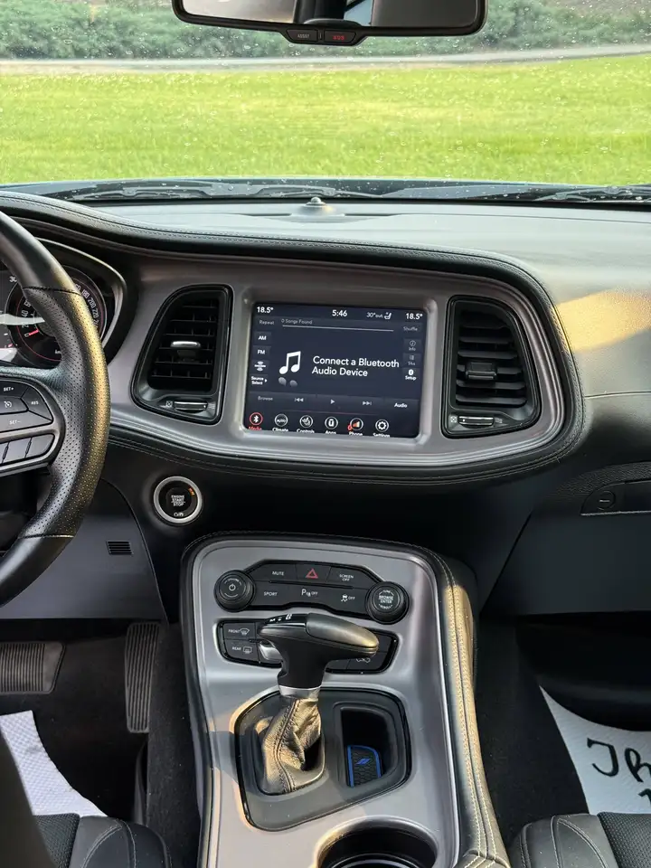 Dodge Challenger 2023 — фото 10