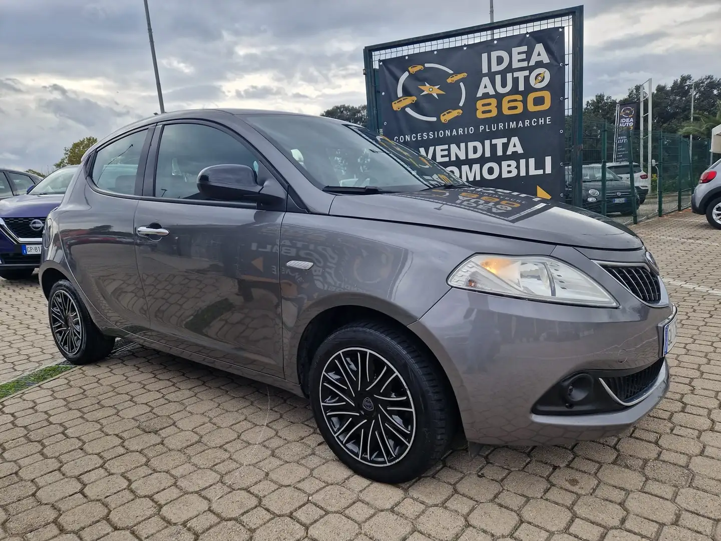 Lancia Ypsilon 1.0 firefly hybrid Gold PROMO FINANZIAMENTO Gris - 1