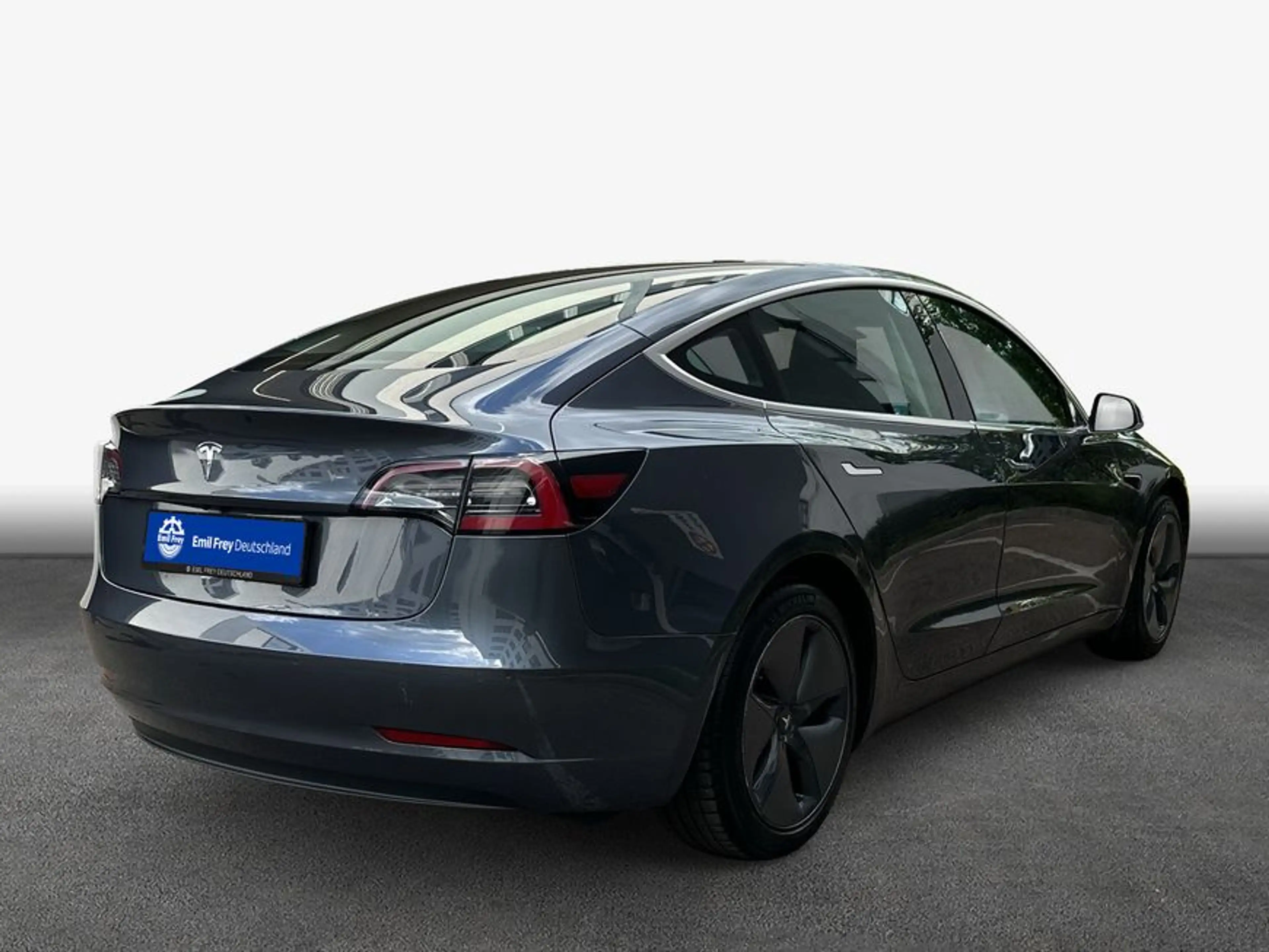 Tesla Model 3 Standard Reichweite Plus Hinterradantrieb — photo 2