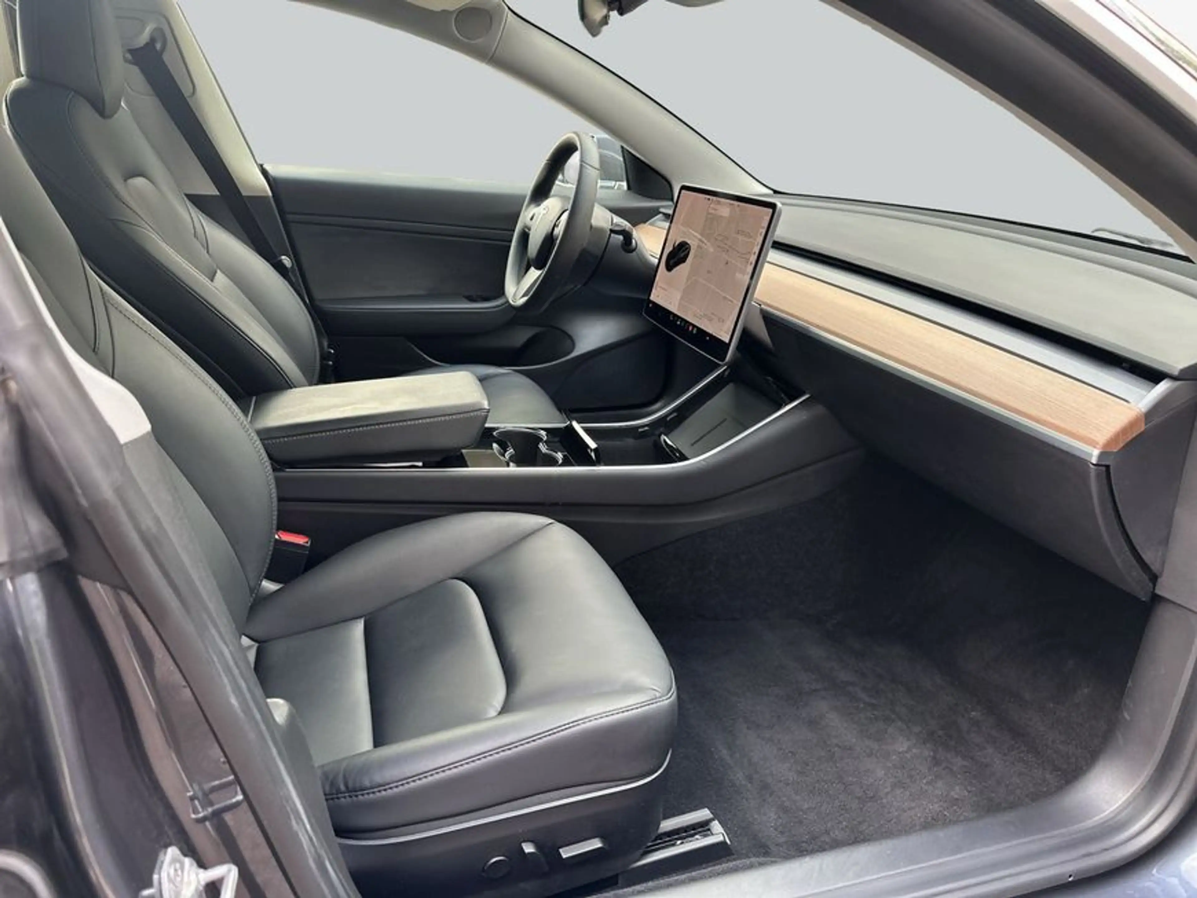 Tesla Model 3 Standard Reichweite Plus Hinterradantrieb — photo 13