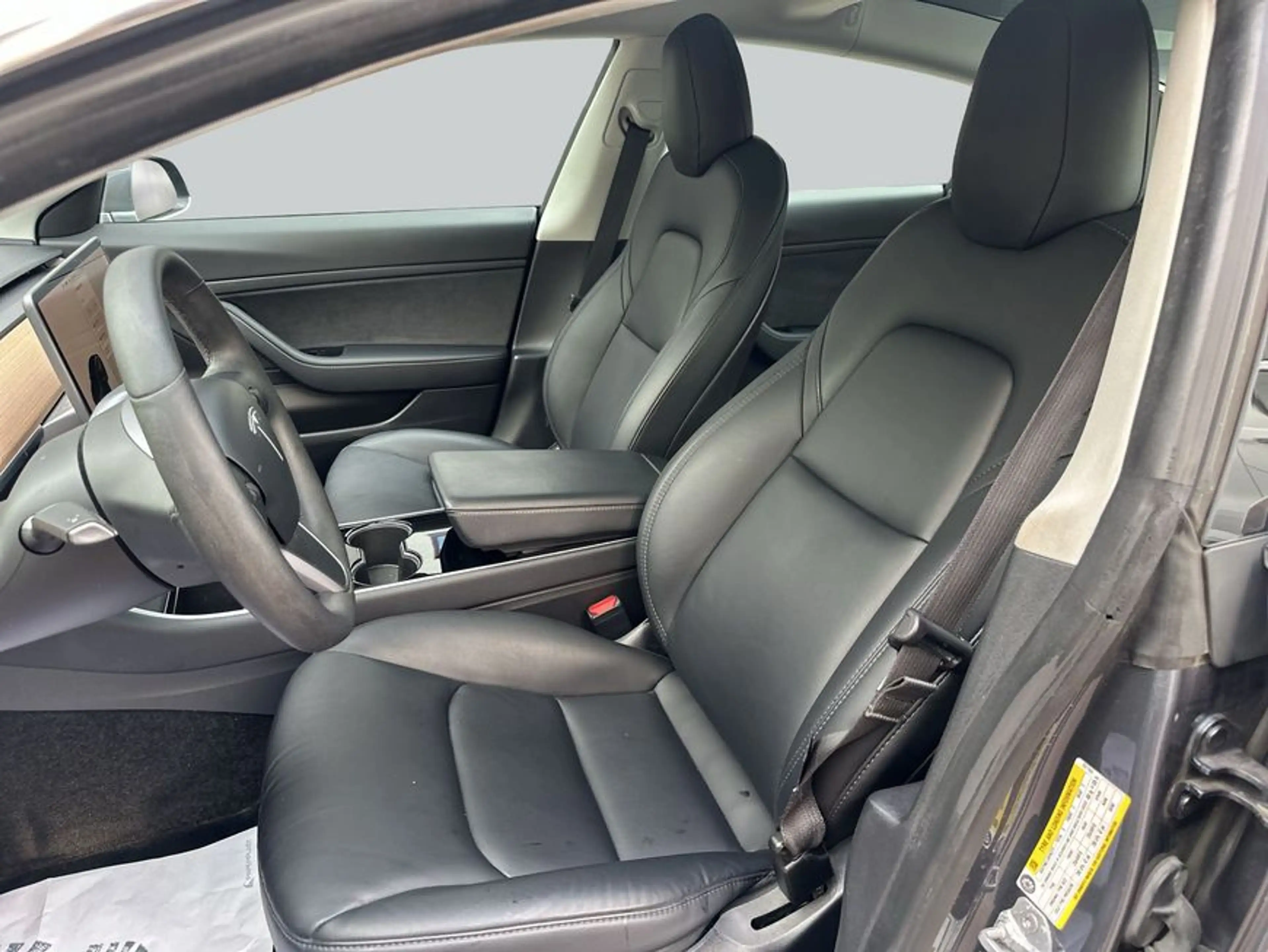 Tesla Model 3 Standard Reichweite Plus Hinterradantrieb — photo 11