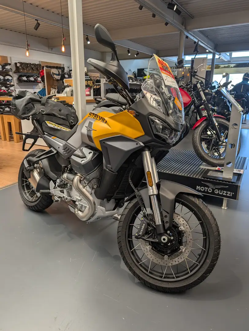 Moto Guzzi Stelvio E5+ Желтый - 1