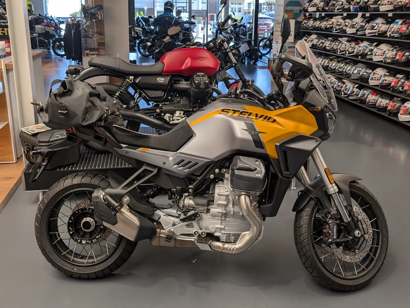 Moto Guzzi Stelvio E5+ Gelb - 2