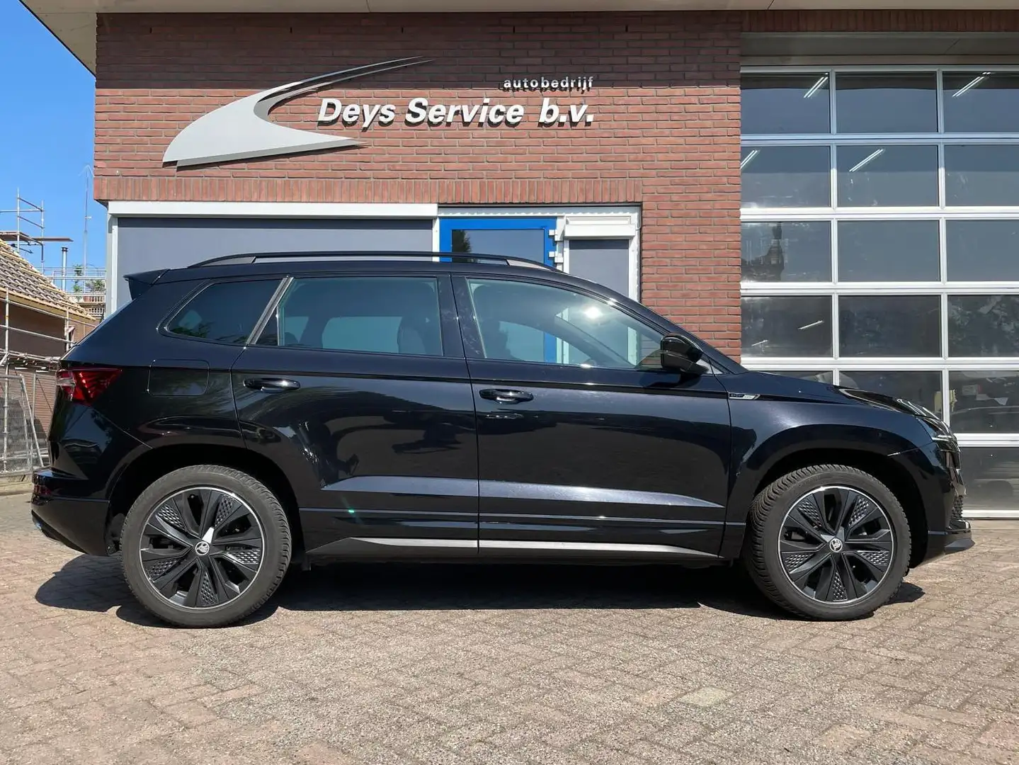 Skoda Karoq 1.5 TSI ACT Sportline Business | Trekhaak | Apple/ Zwart - 2
